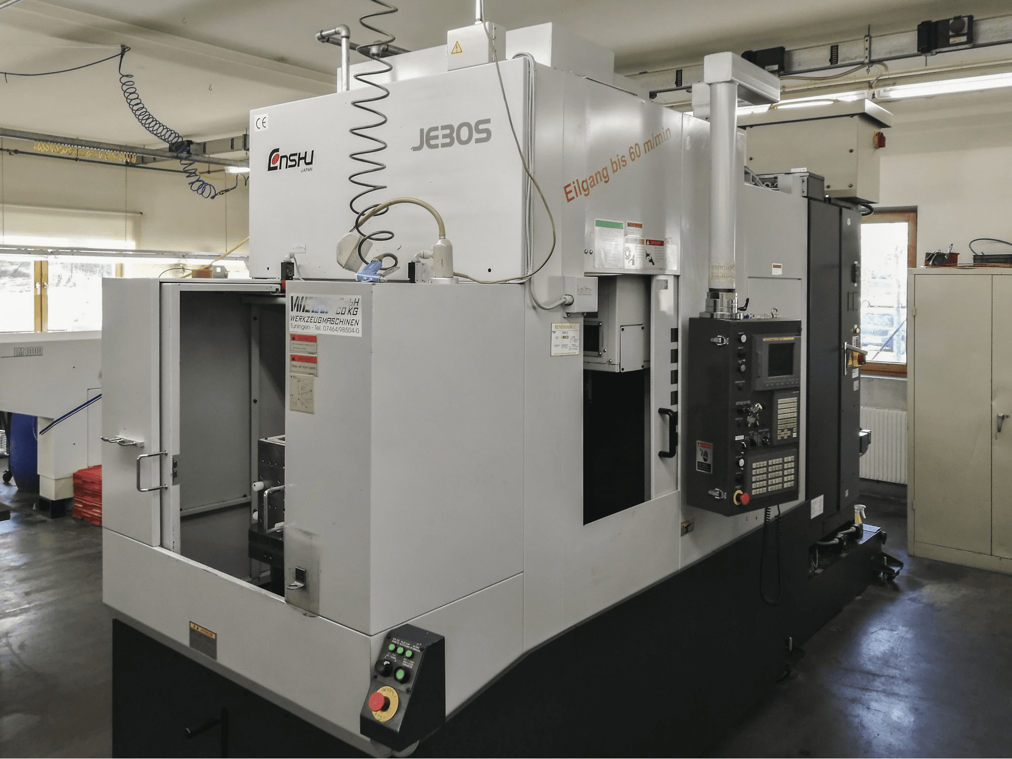 Pravý pohled na Enshu JE30S stroj