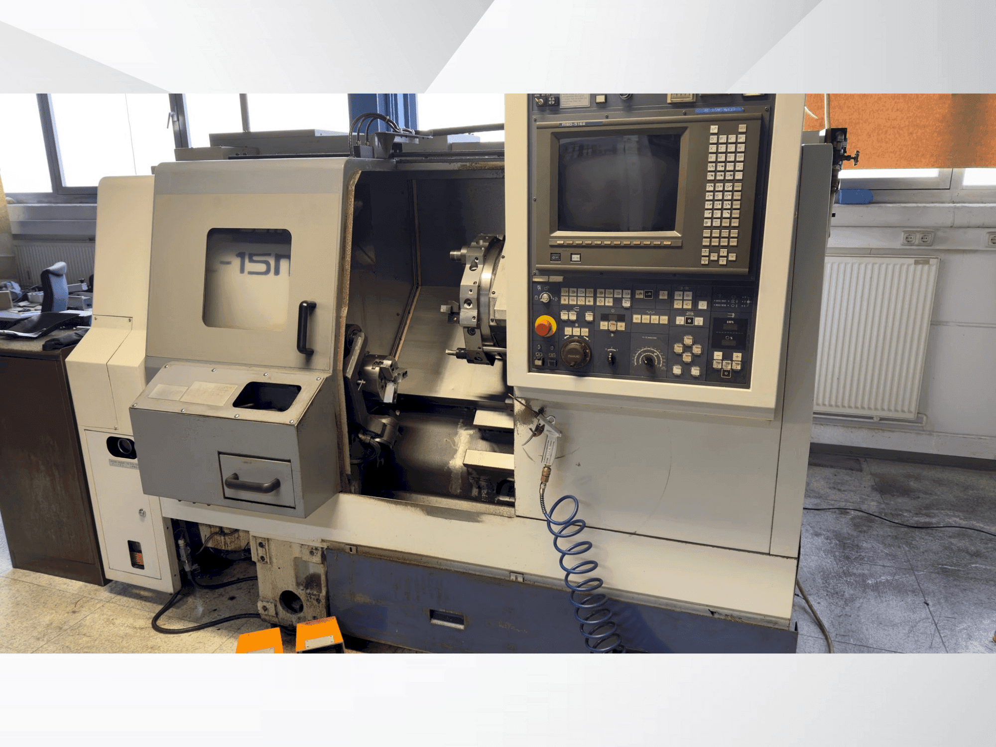 Čelní pohled na MORI SEIKI SL-15MC stroj