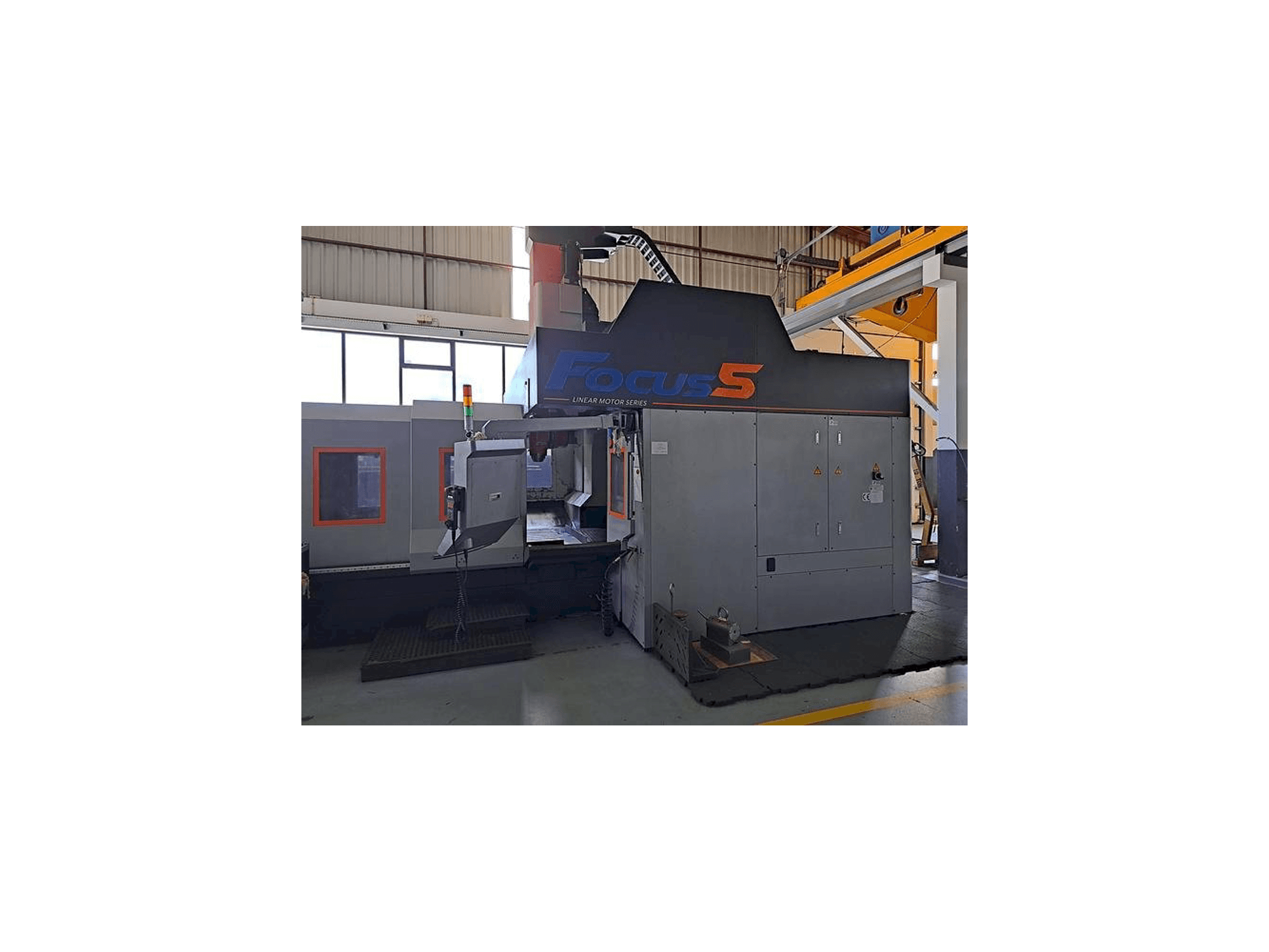 Čelní pohled na KEN Focus5 2022 stroj