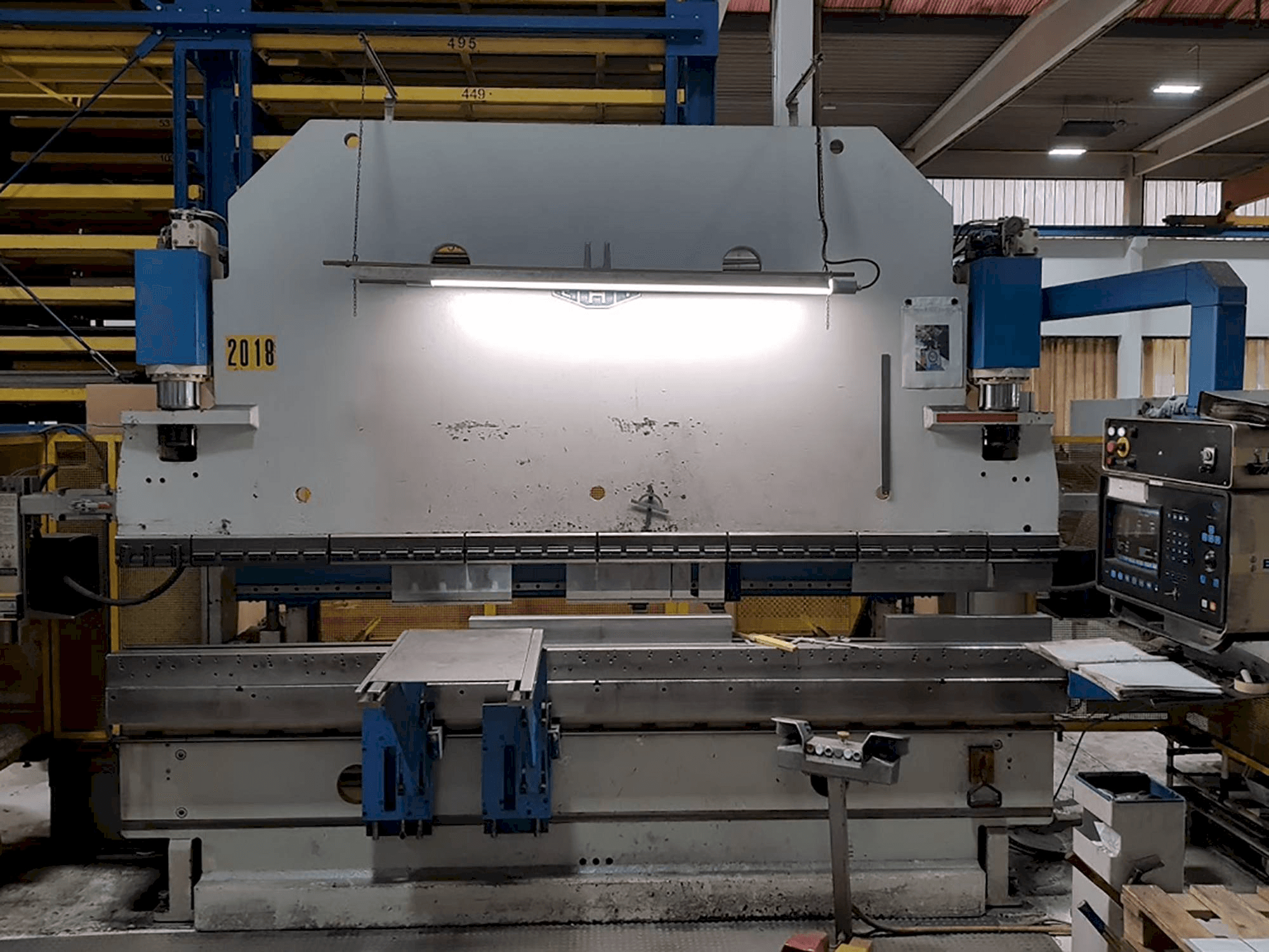 Čelní pohled na EHT EHPS 11-35 stroj