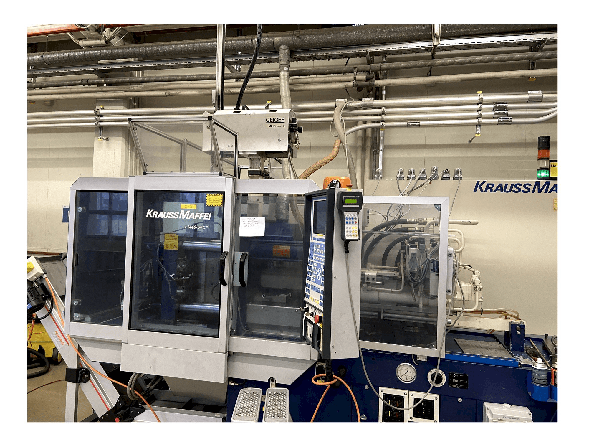 Čelní pohled na Krauss Maffei 40-55 C2 stroj