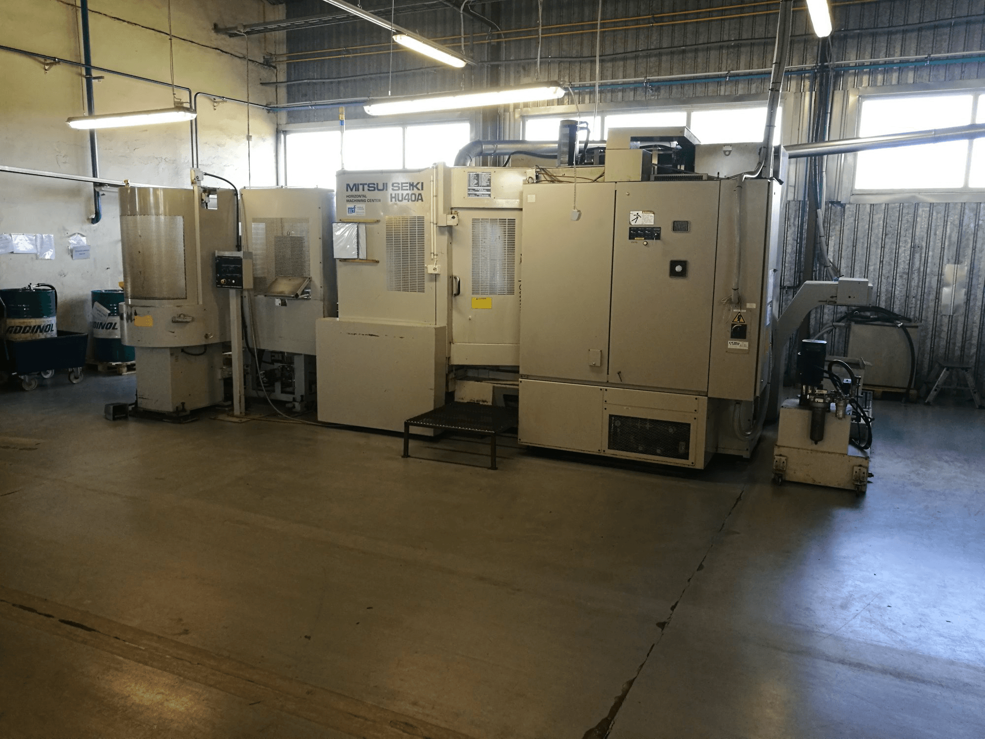 Čelní pohled 1 na Mitsui Seiki HU40A stroj