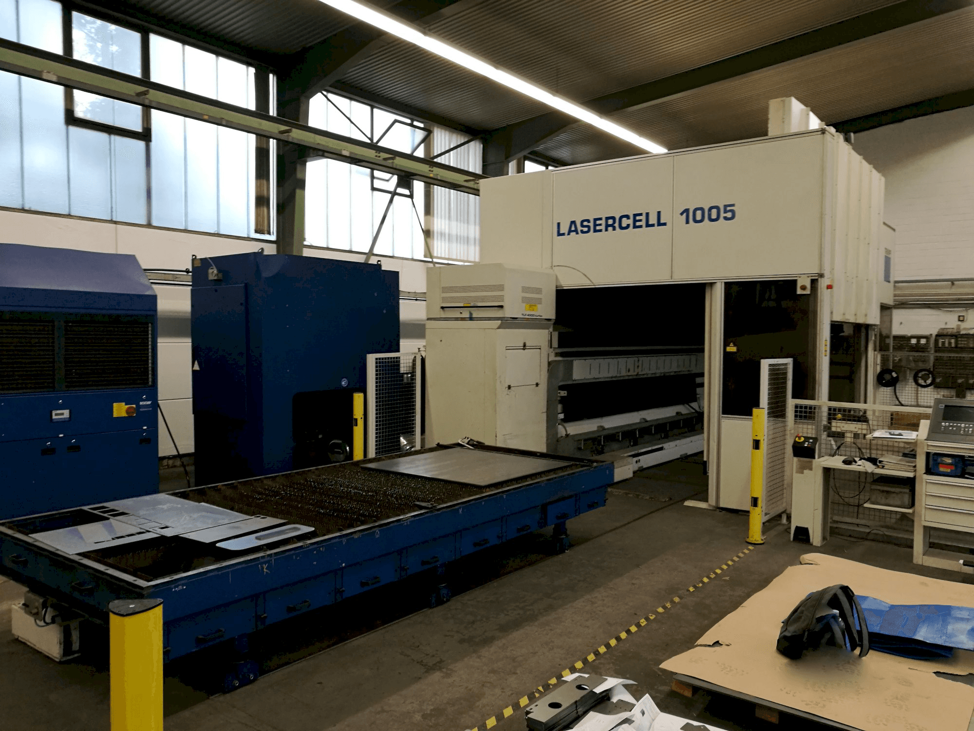 Levý pohled na Trumpf Lasercell TLC 1005 stroj