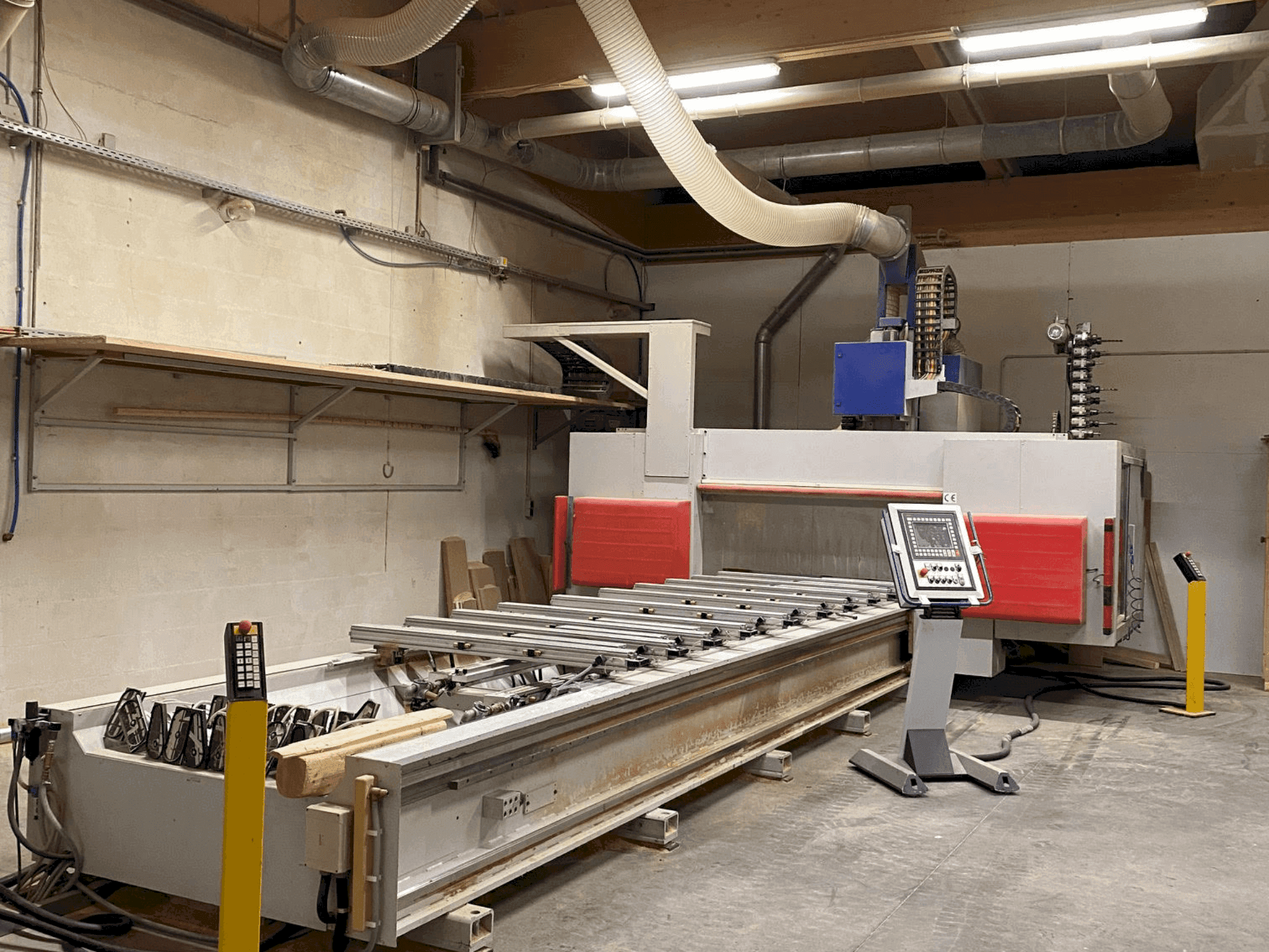 Čelní pohled na MAKA FPM 470 stroj