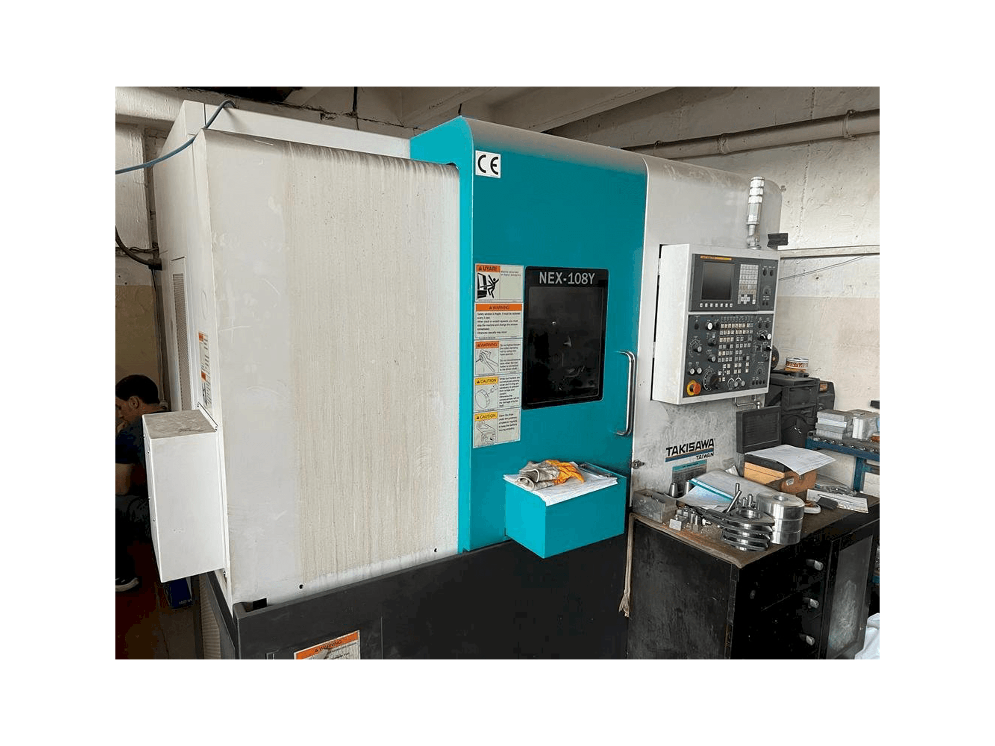 Čelní pohled na Takisawa NEX-108Y stroj