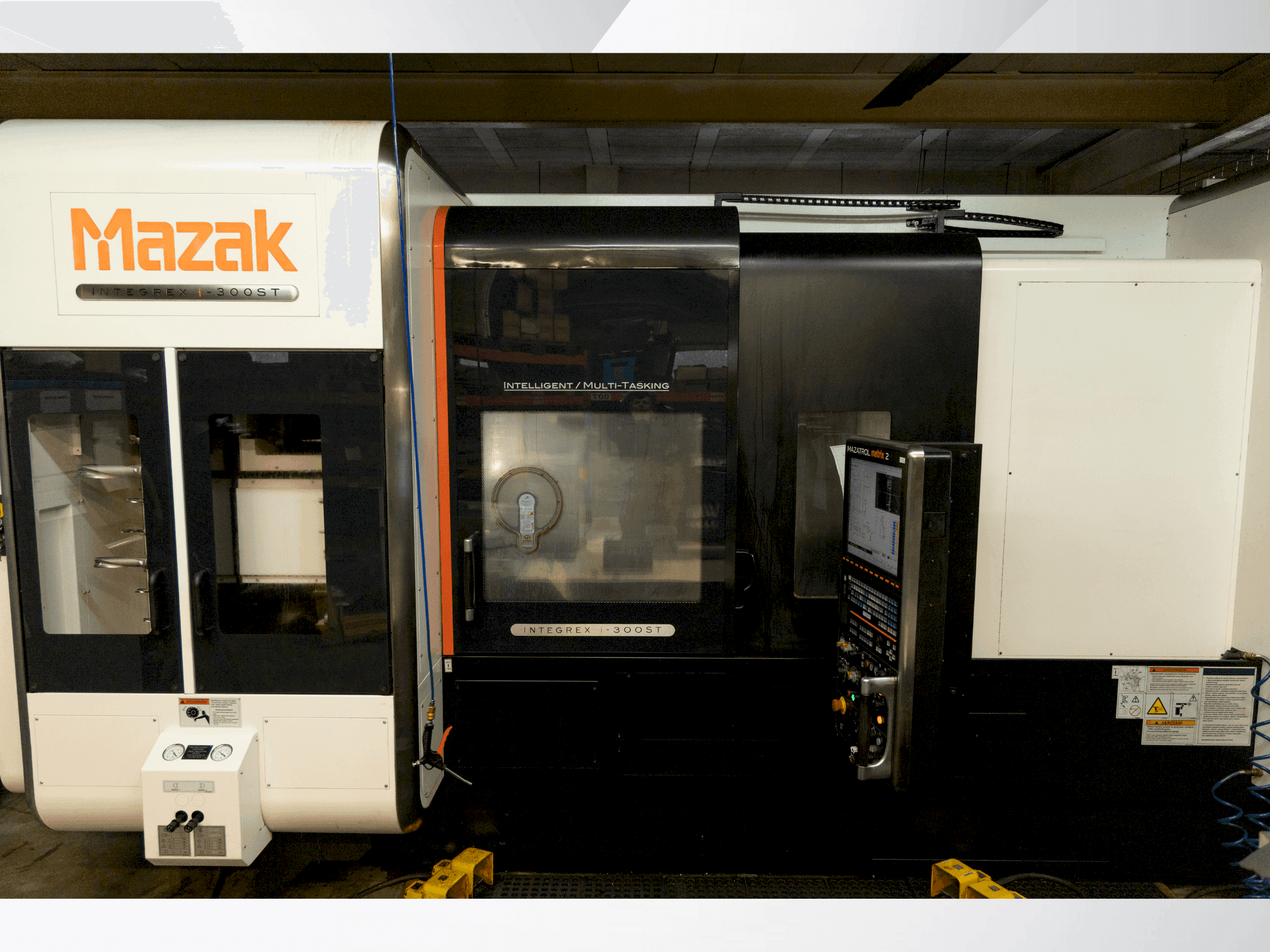 Čelní pohled na Mazak Integrex i-300ST-1500U stroj