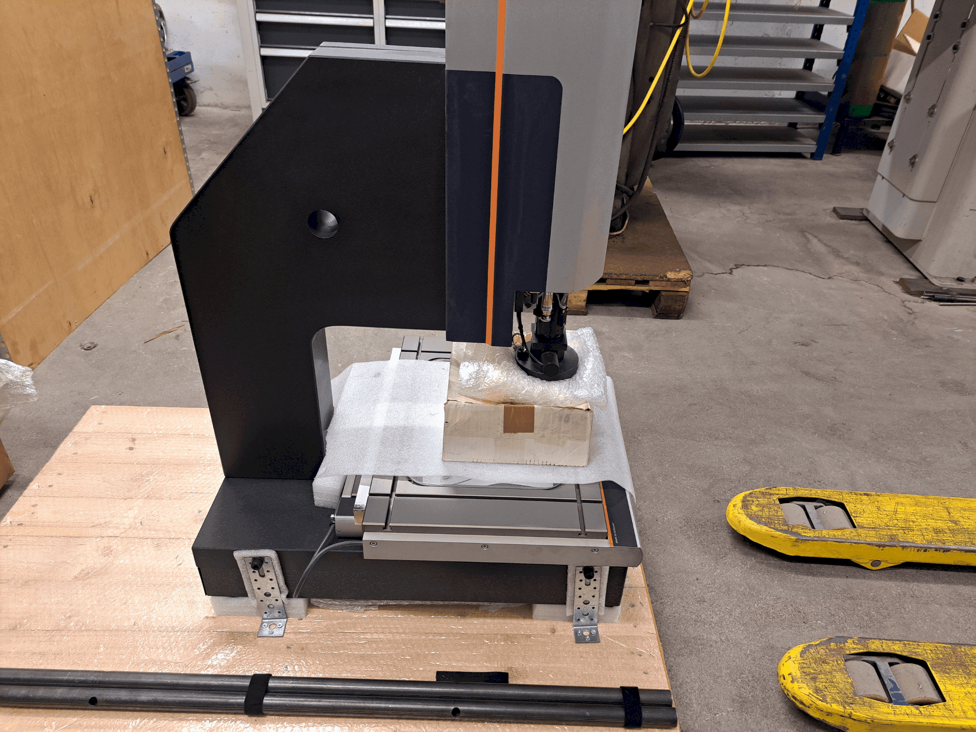 Čelní pohled na HEINRICH SCHNEIDER MM1-300 CNC MZ TP20 stroj