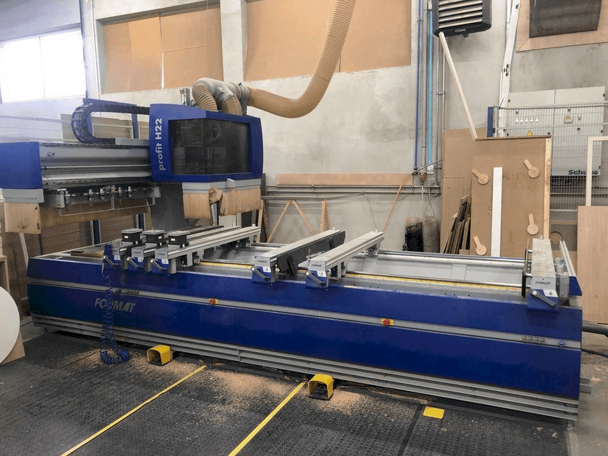 Čelní pohled na FORMAT4 Profit H22 stroj