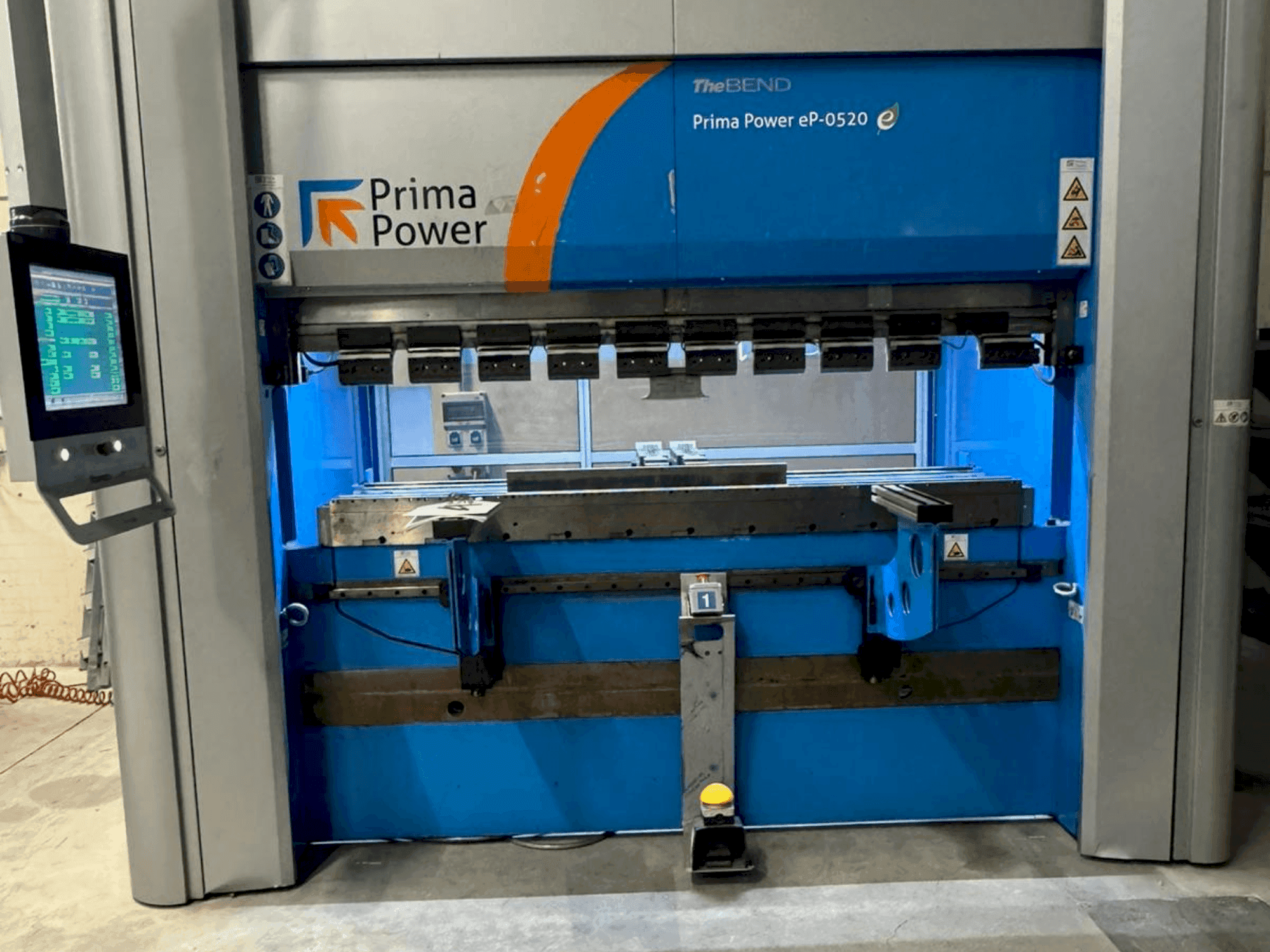 Čelní pohled na Prima Power eP-0520 stroj