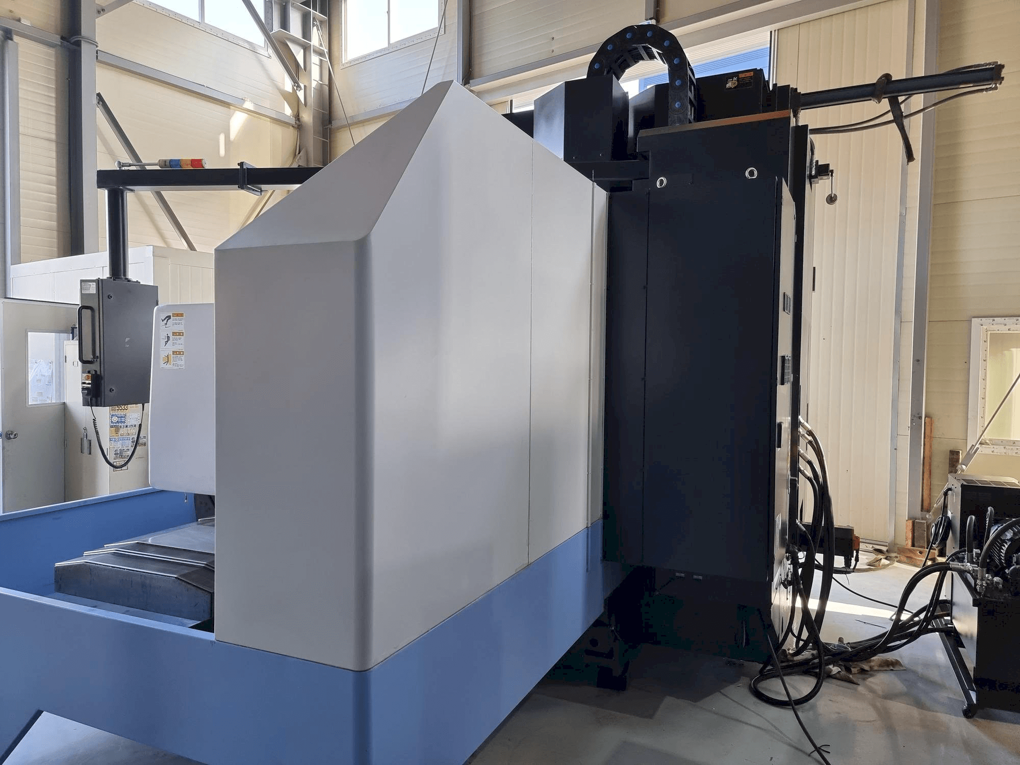 Levý pohled na Doosan VM 960L stroj