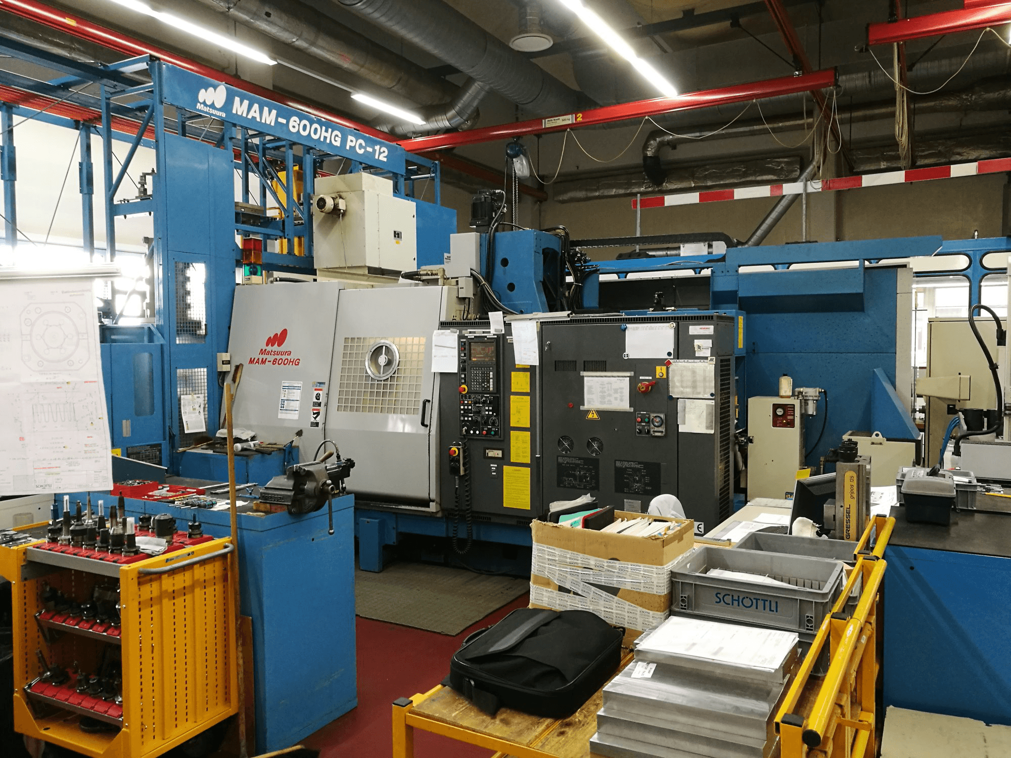 Čelní pohled na Matsuura MAM 600HG PC-12 stroj
