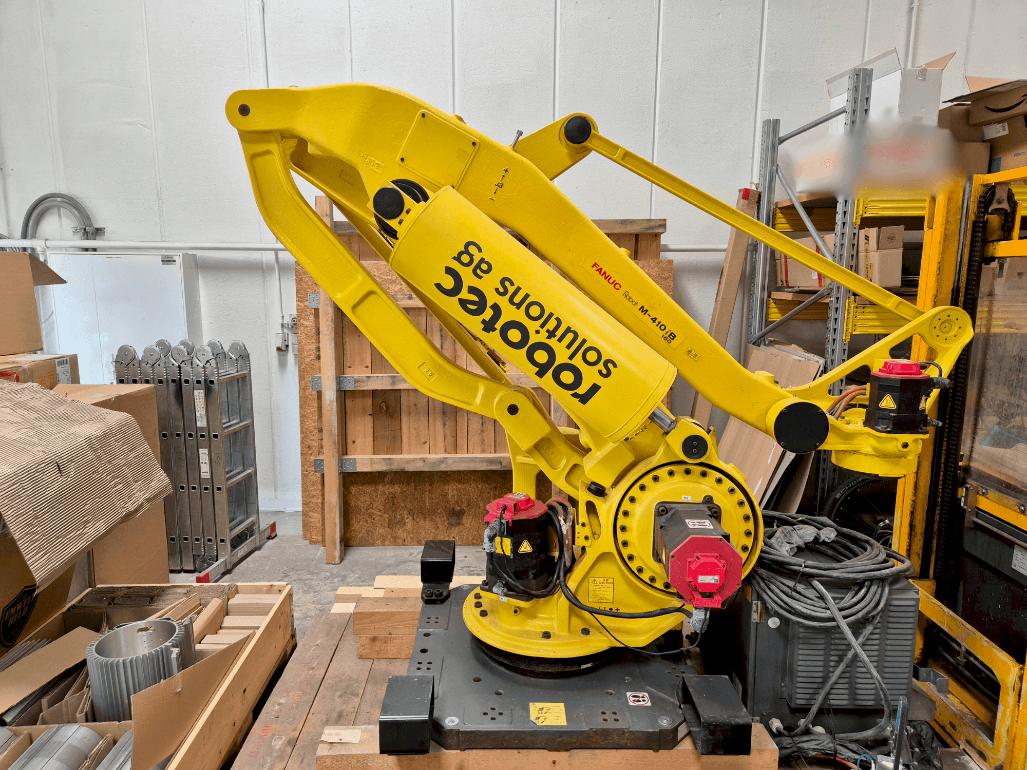 Čelní pohled na FANUC M-410iB 160 stroj