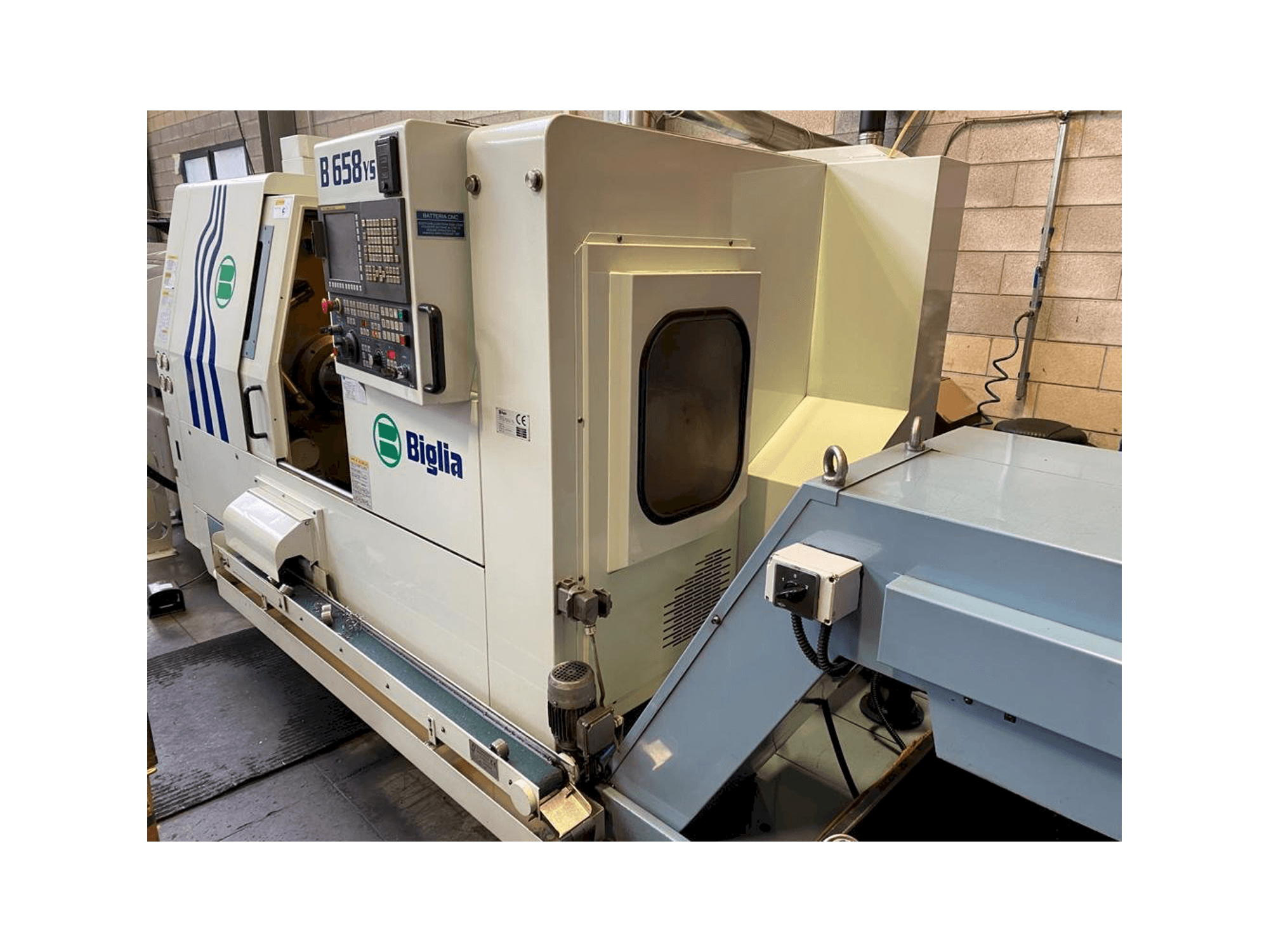 Boční pohled na Biglia B658 YS stroj