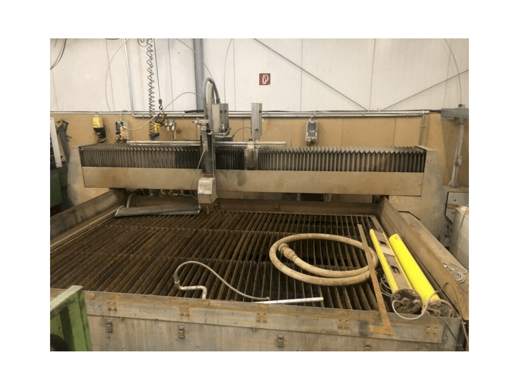 Čelní pohled na Flow WMCE-3020 stroj