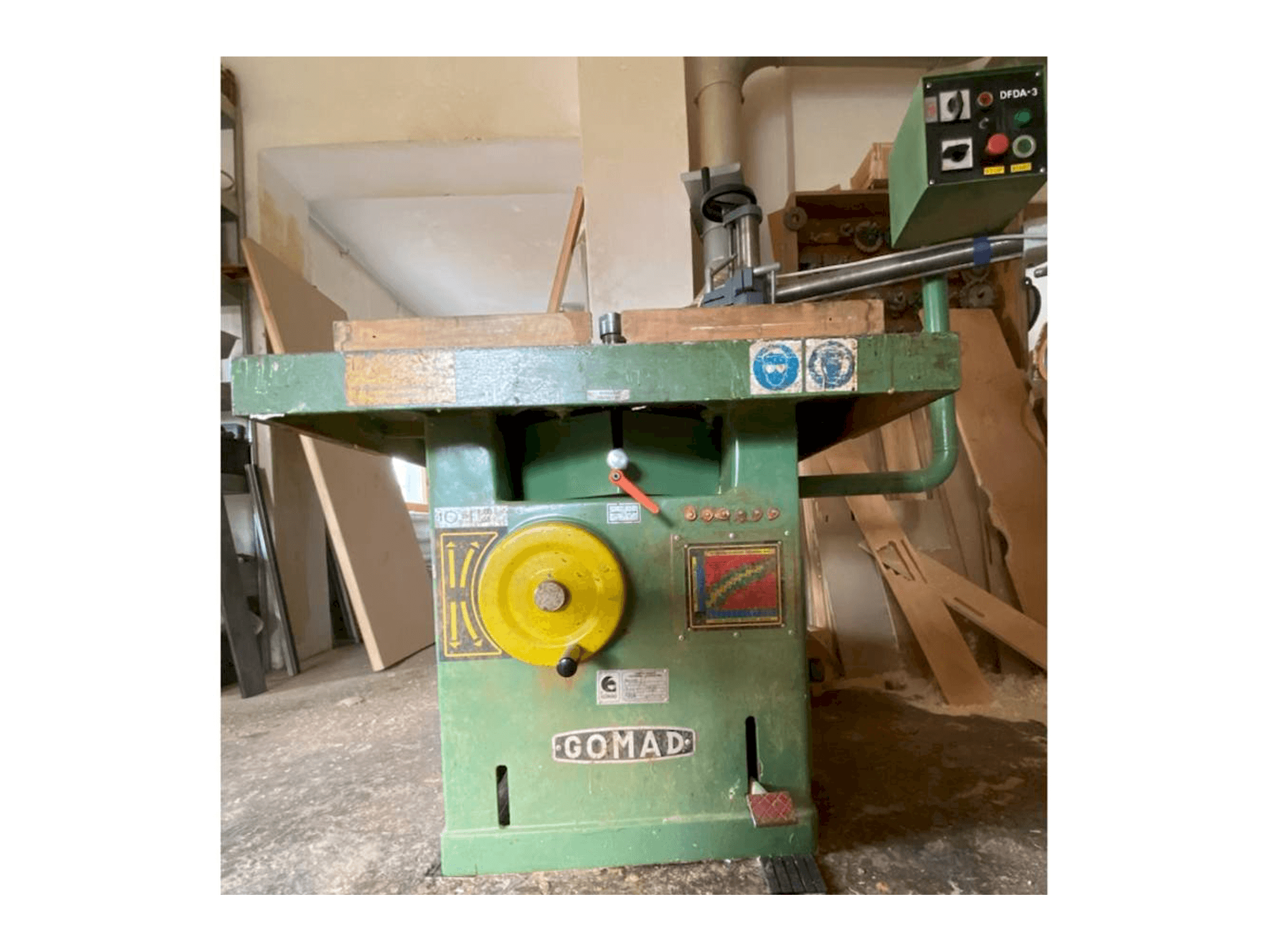 Čelní pohled na GOMAD DFDA-3 stroj