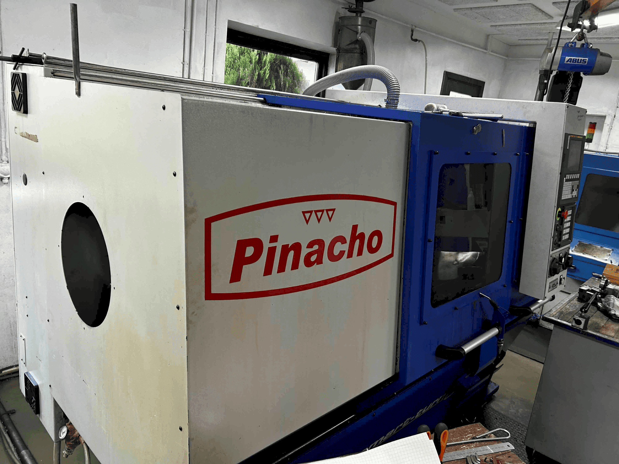 Čelní pohled na Pinacho SMART 360 stroj