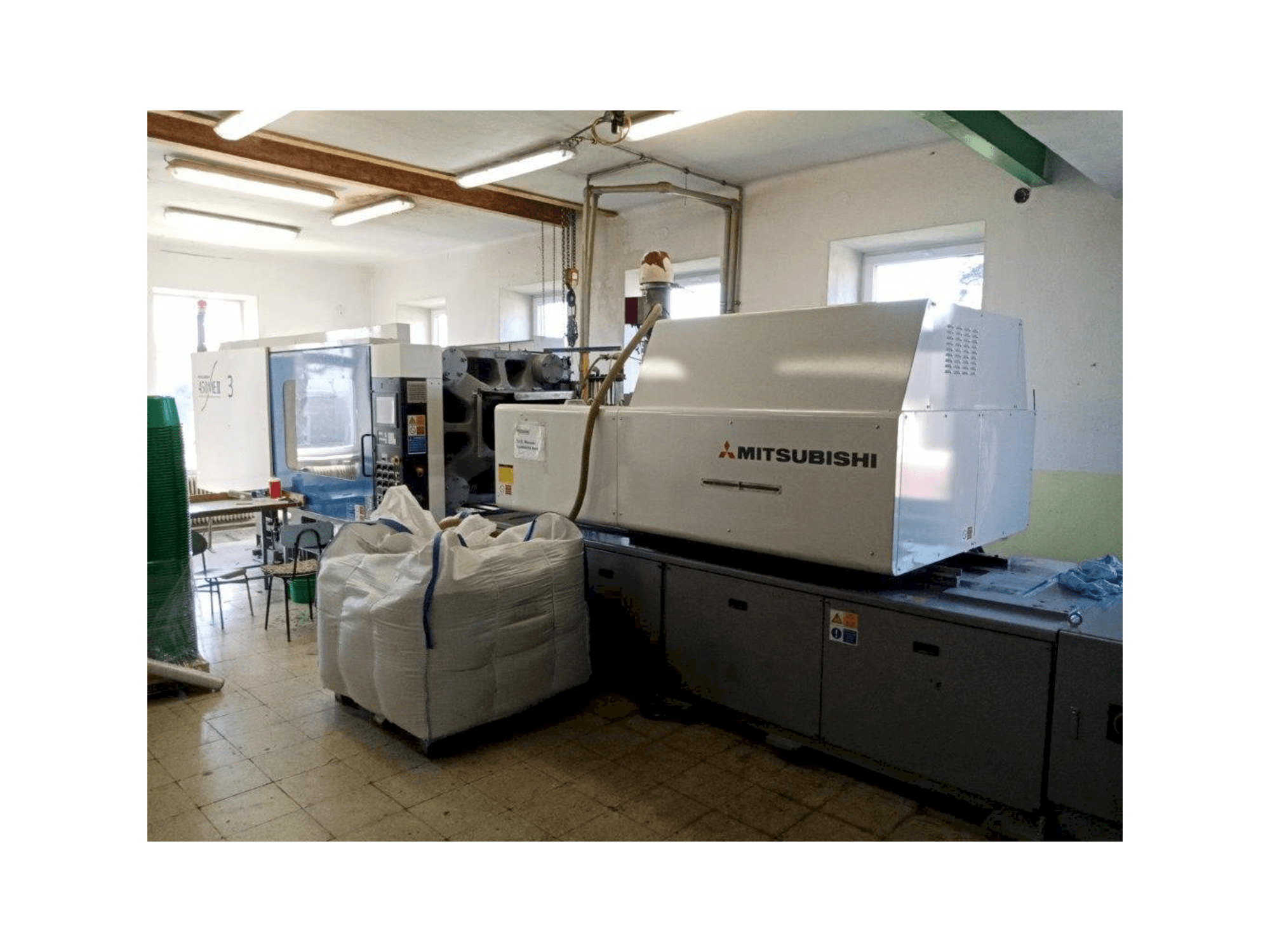 Čelní pohled na Mitsubishi 450 ME II-70 stroj