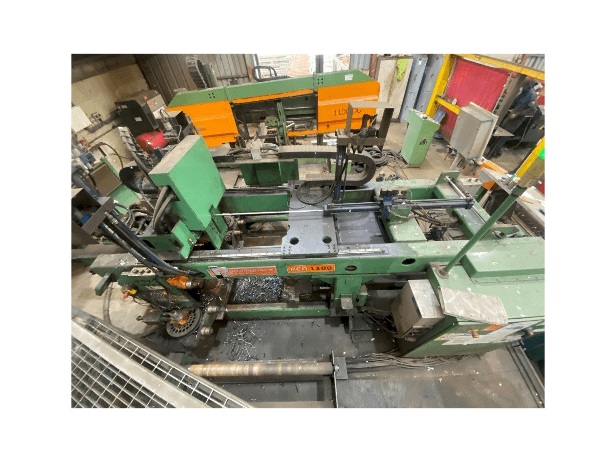 Čelní pohled na Peddinghaus PCD 1100 stroj