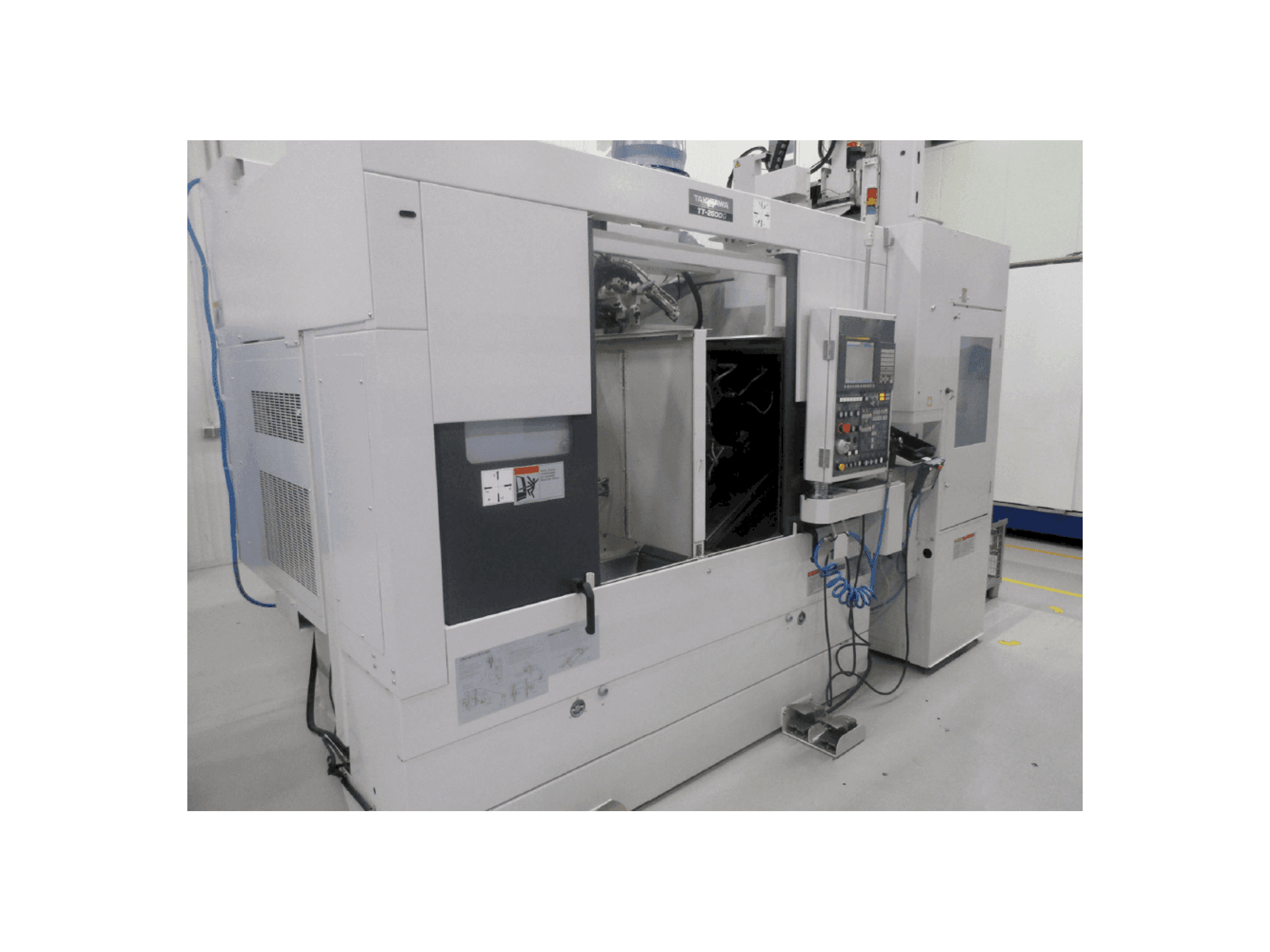 Čelní pohled na Takisawa TT-2600G stroj