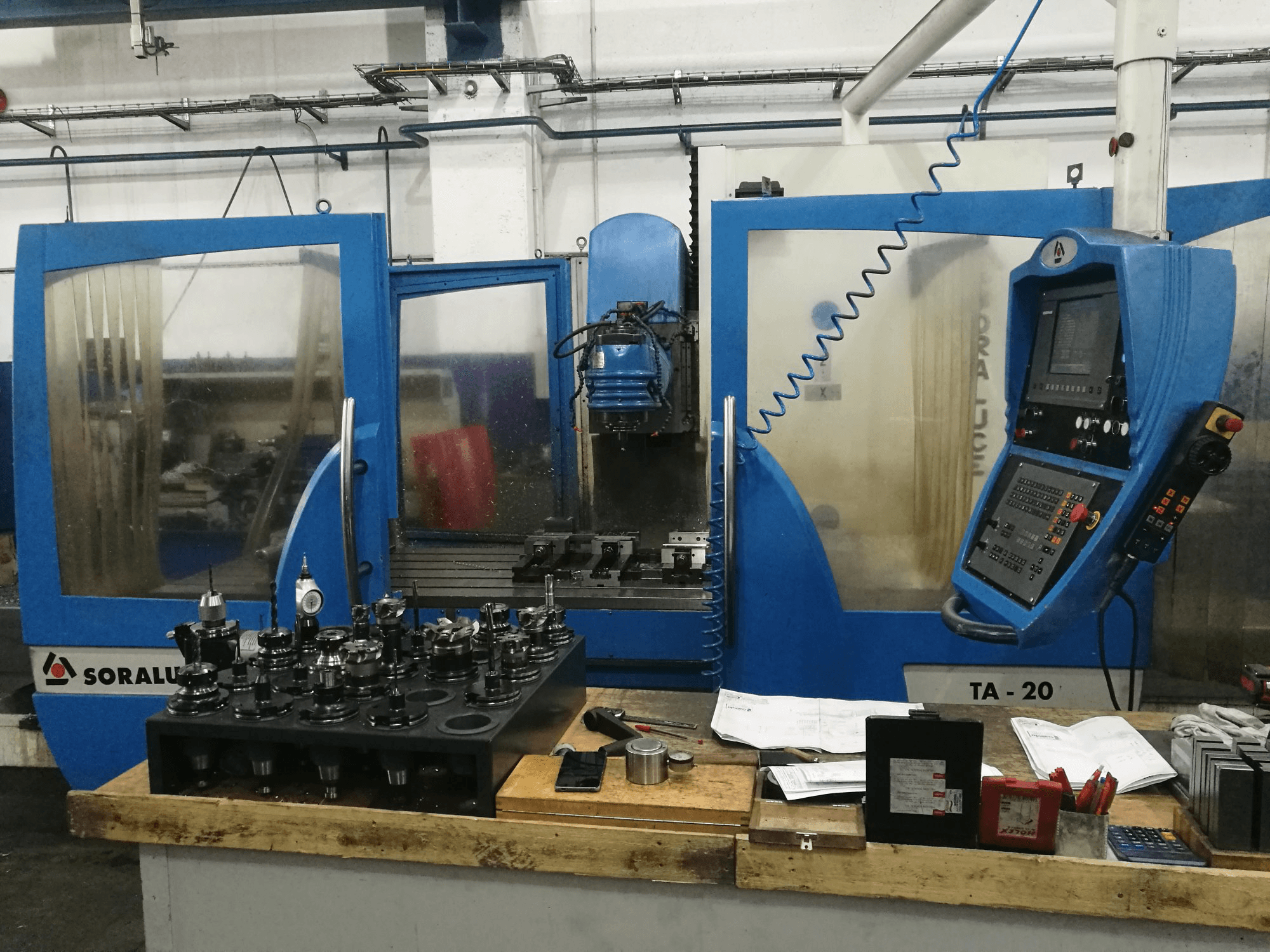 Čelní pohled na Soraluce TA-20 stroj