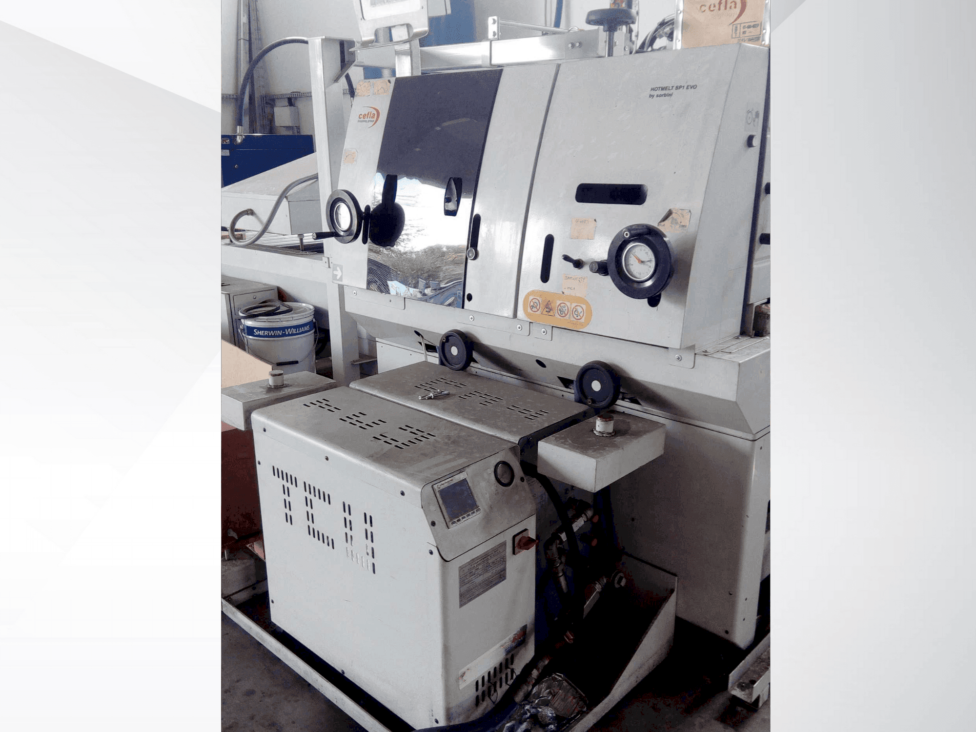 Čelní pohled na CEFLA Hotmelt SP1-EVO stroj