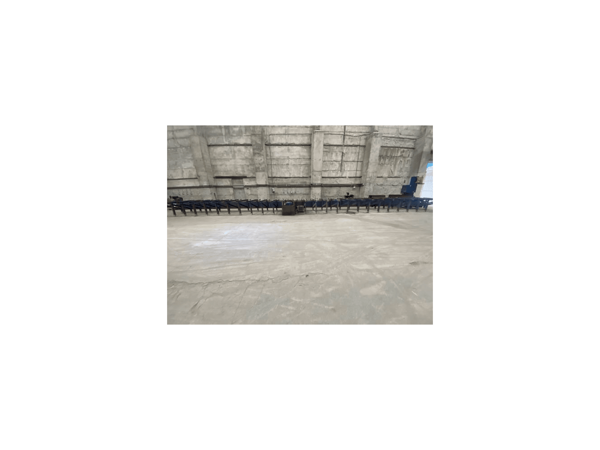 Čelní pohled na Peddinghaus Avenger MDL1000B stroj