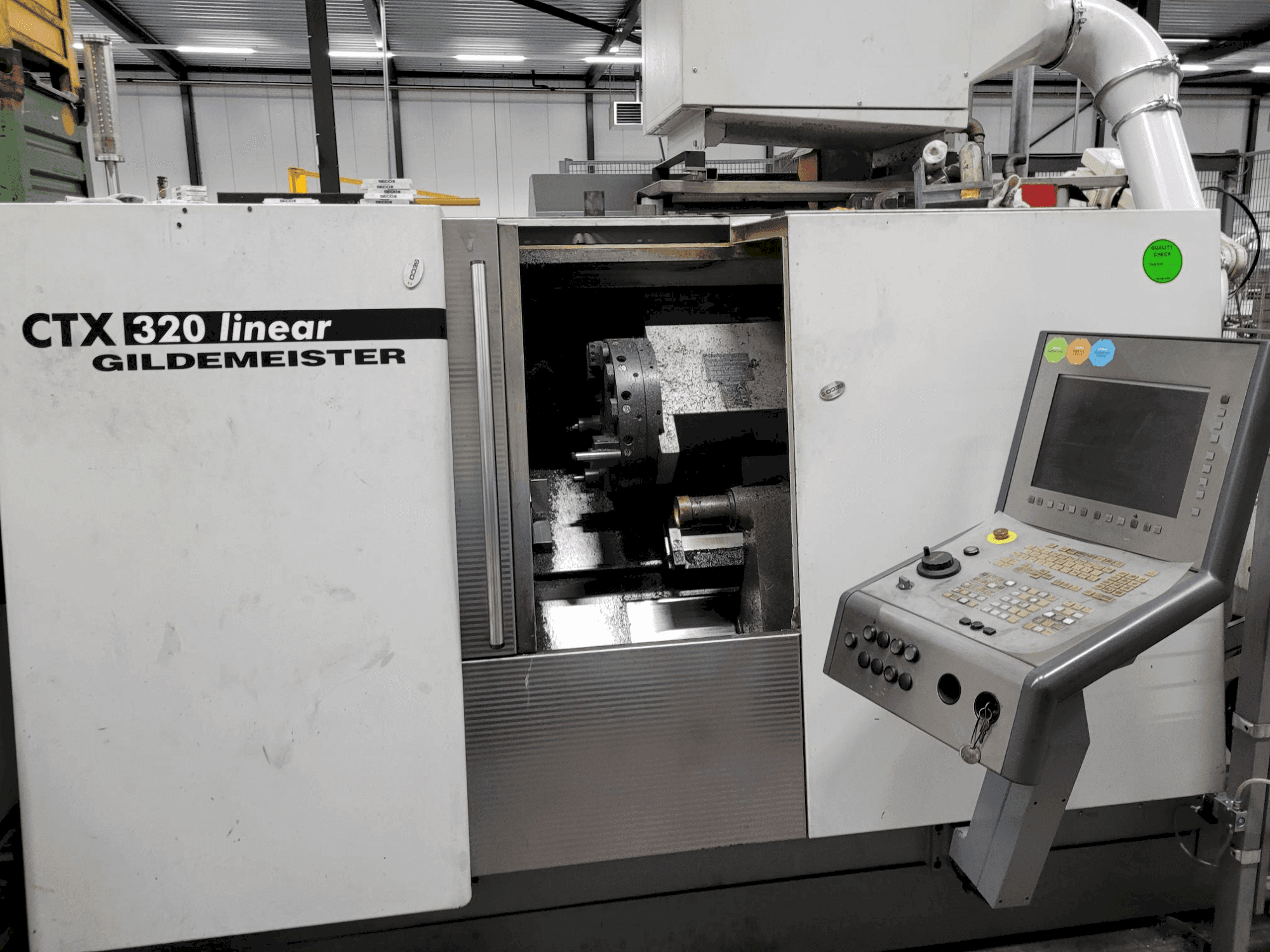 Čelní pohled na DMG Gildemeister CTX 320 linear stroj