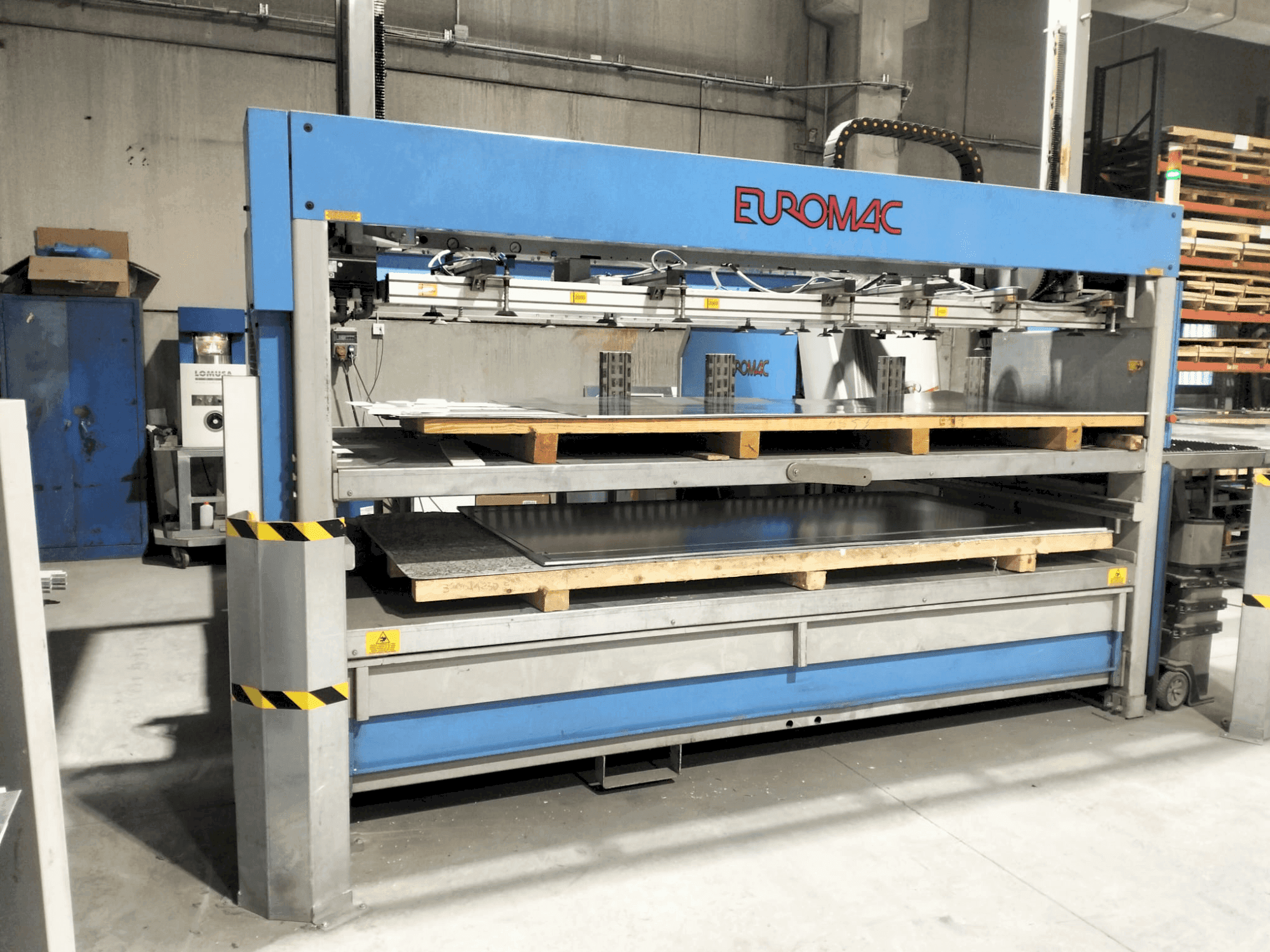Čelní pohled na Euromac MTX FLEX12 stroj