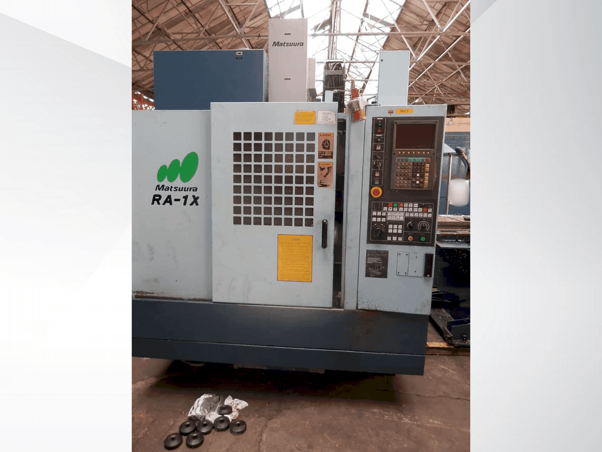 Čelní pohled na Matsuura RA-1X Twin Pallet stroj