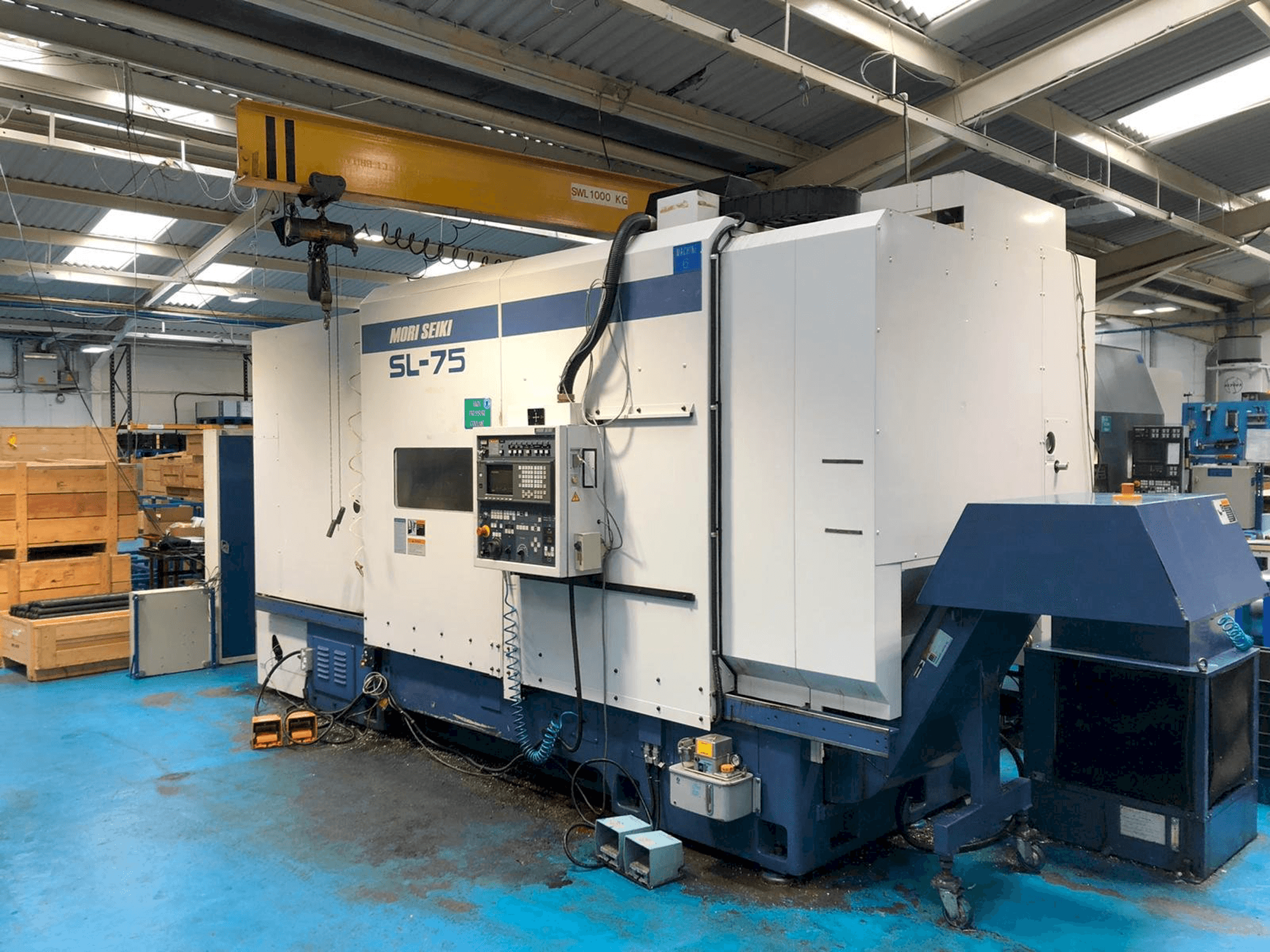 Čelní pohled na MORI SEIKI SL75 stroj