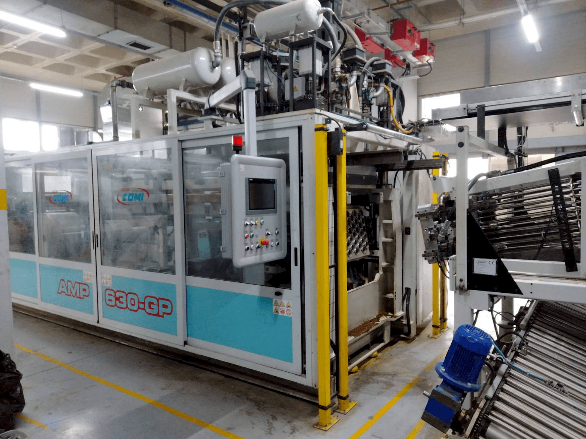 Čelní pohled na AMUT COMI AMP 630 GP/FL stroj