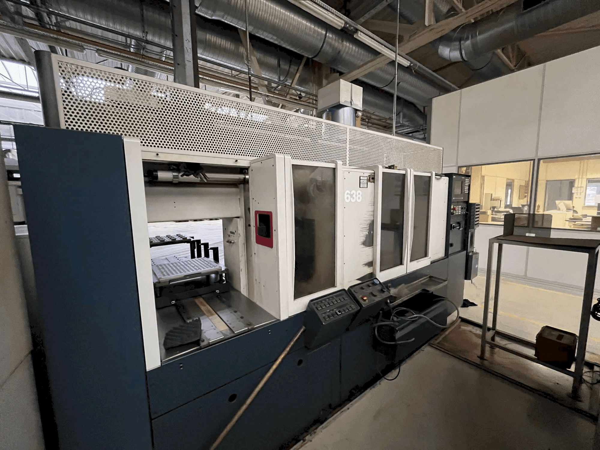 Čelní pohled na SPINNER PD-CNC stroj