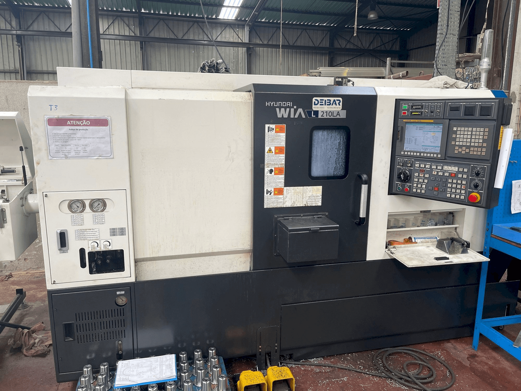 Čelní pohled na Hyundai Wia L210LA stroj