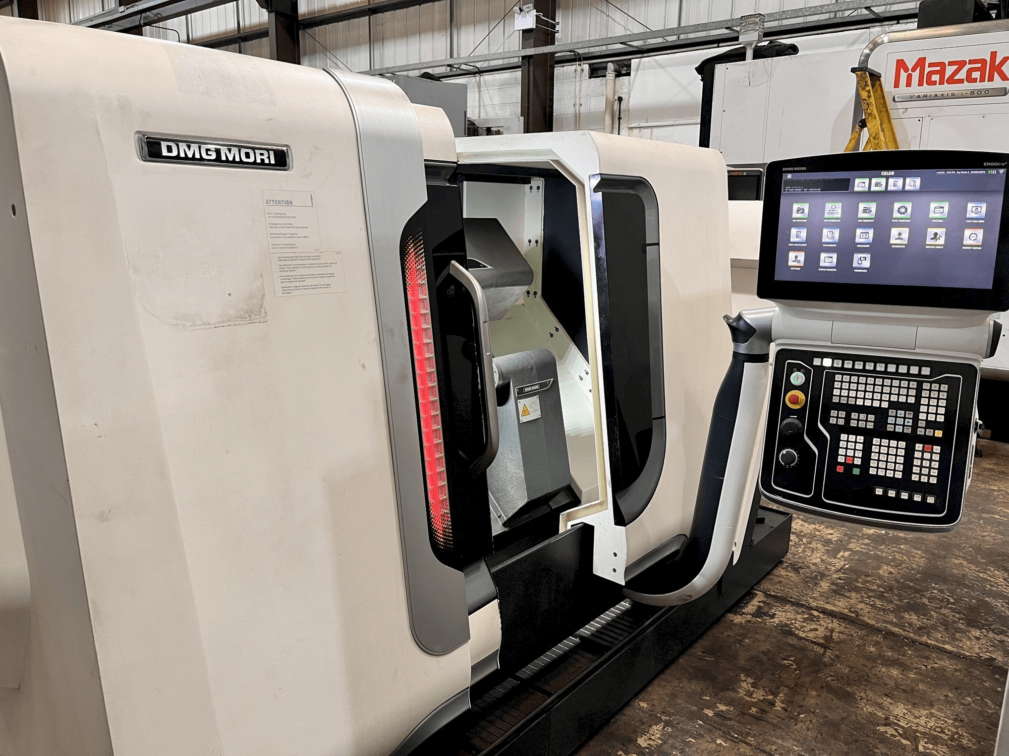 Čelní pohled na DMG CTX ALPHA 300 stroj