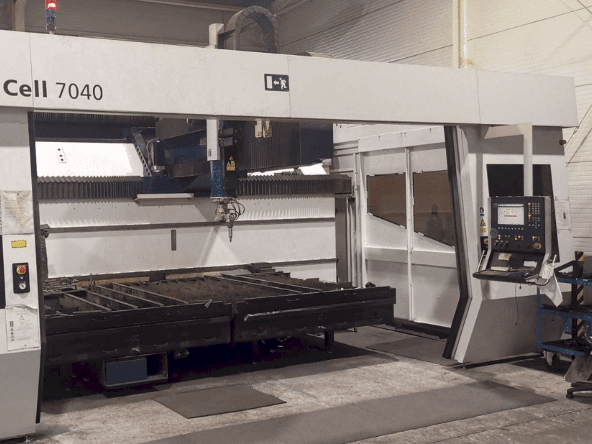 Čelní pohled na TRUMPF TruLaser Cell 7040 stroj