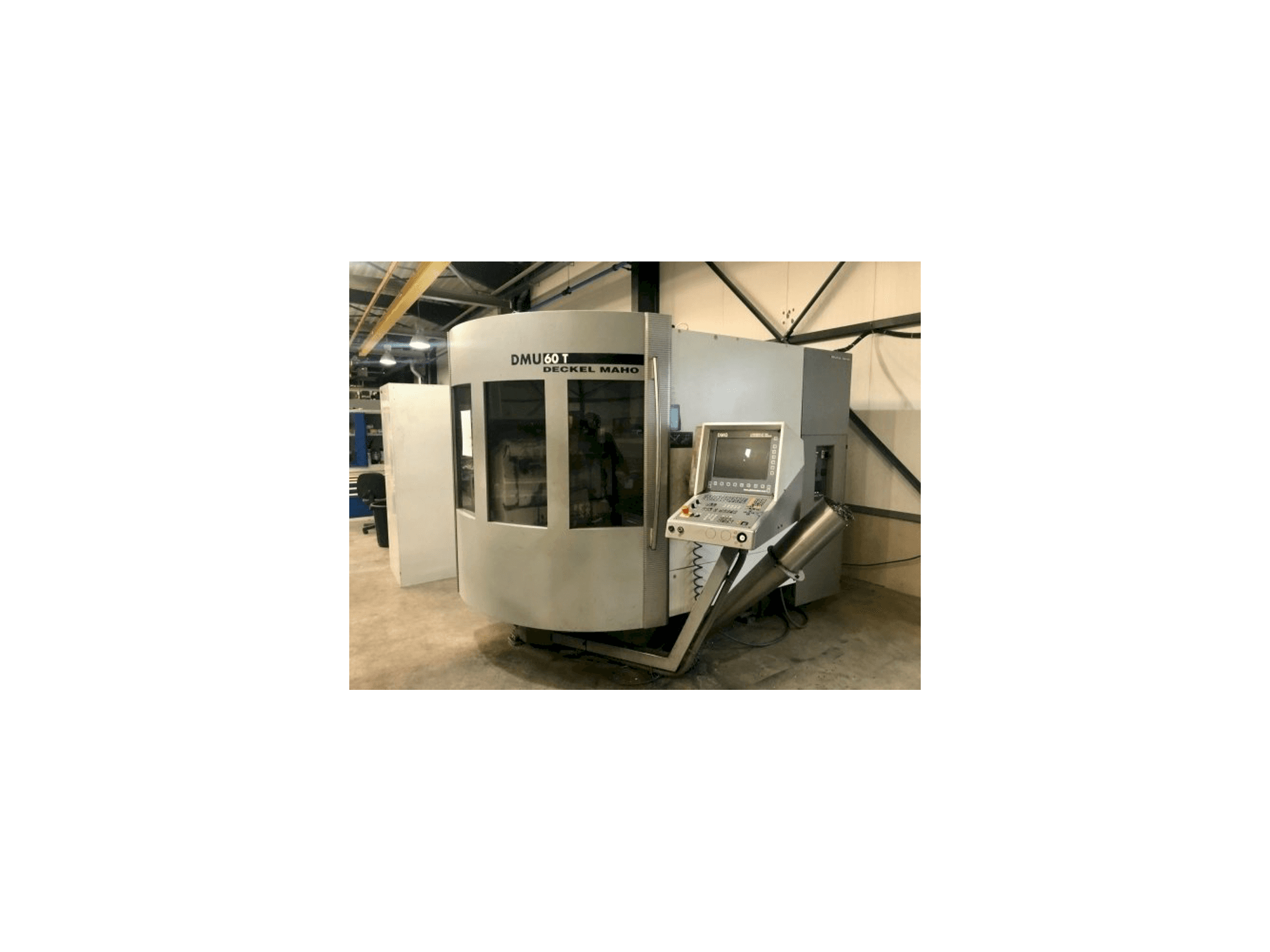 Čelní pohled na DECKEL MAHO DMU 60T stroj