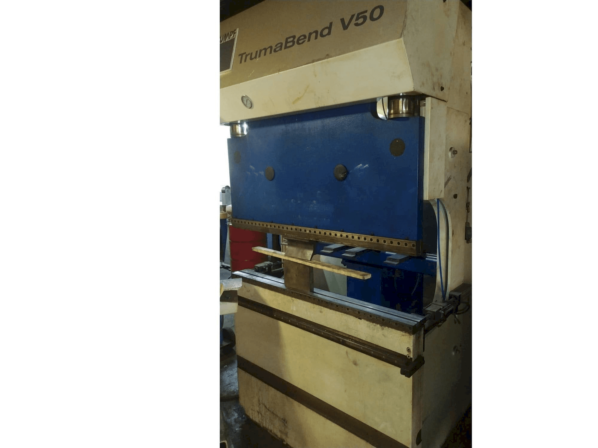 Čelní pohled na Trumpf TrumaBend V50 stroj