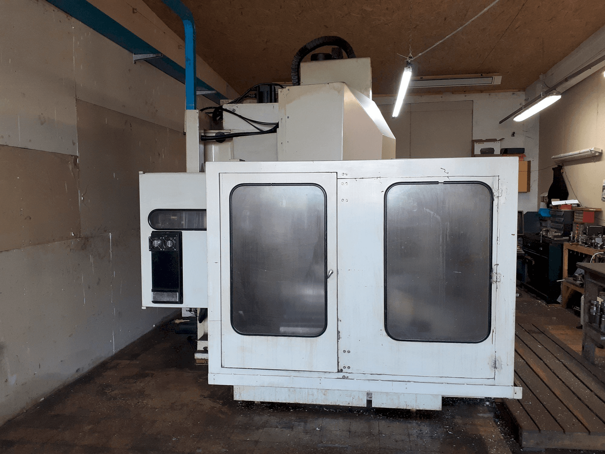 Čelní pohled na Hurco BMC 50-P stroj