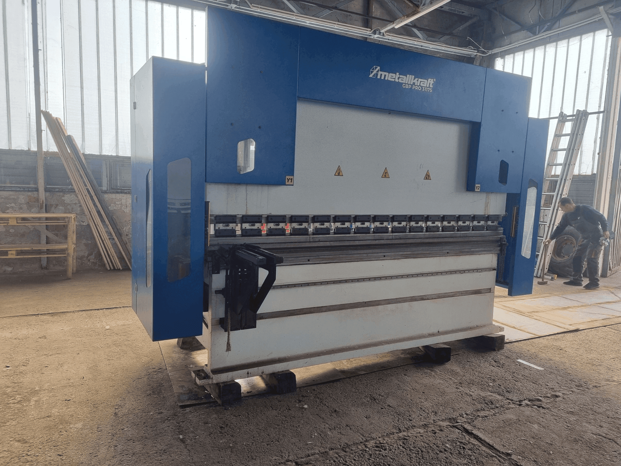 Čelní pohled na Metallkraft GBP 31175 stroj