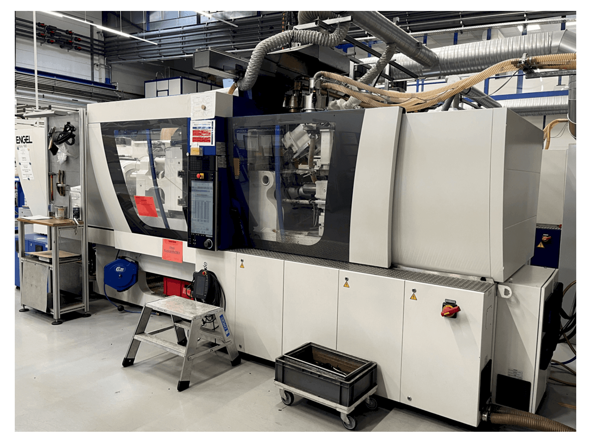 Čelní pohled na Engel Victory 200H 60W 180 stroj