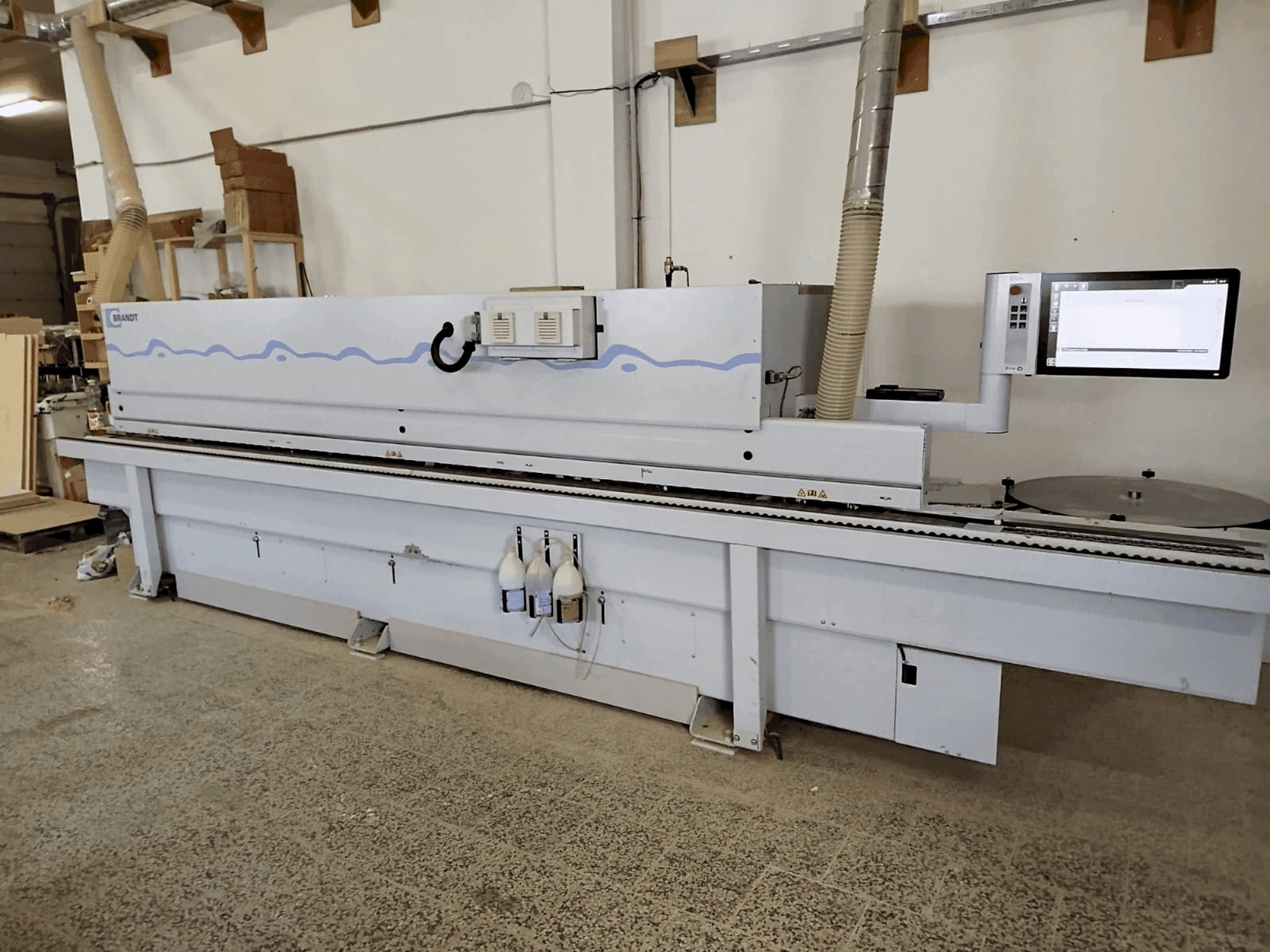 Čelní pohled na BRANDT KDF 650 Highflex 1650 stroj