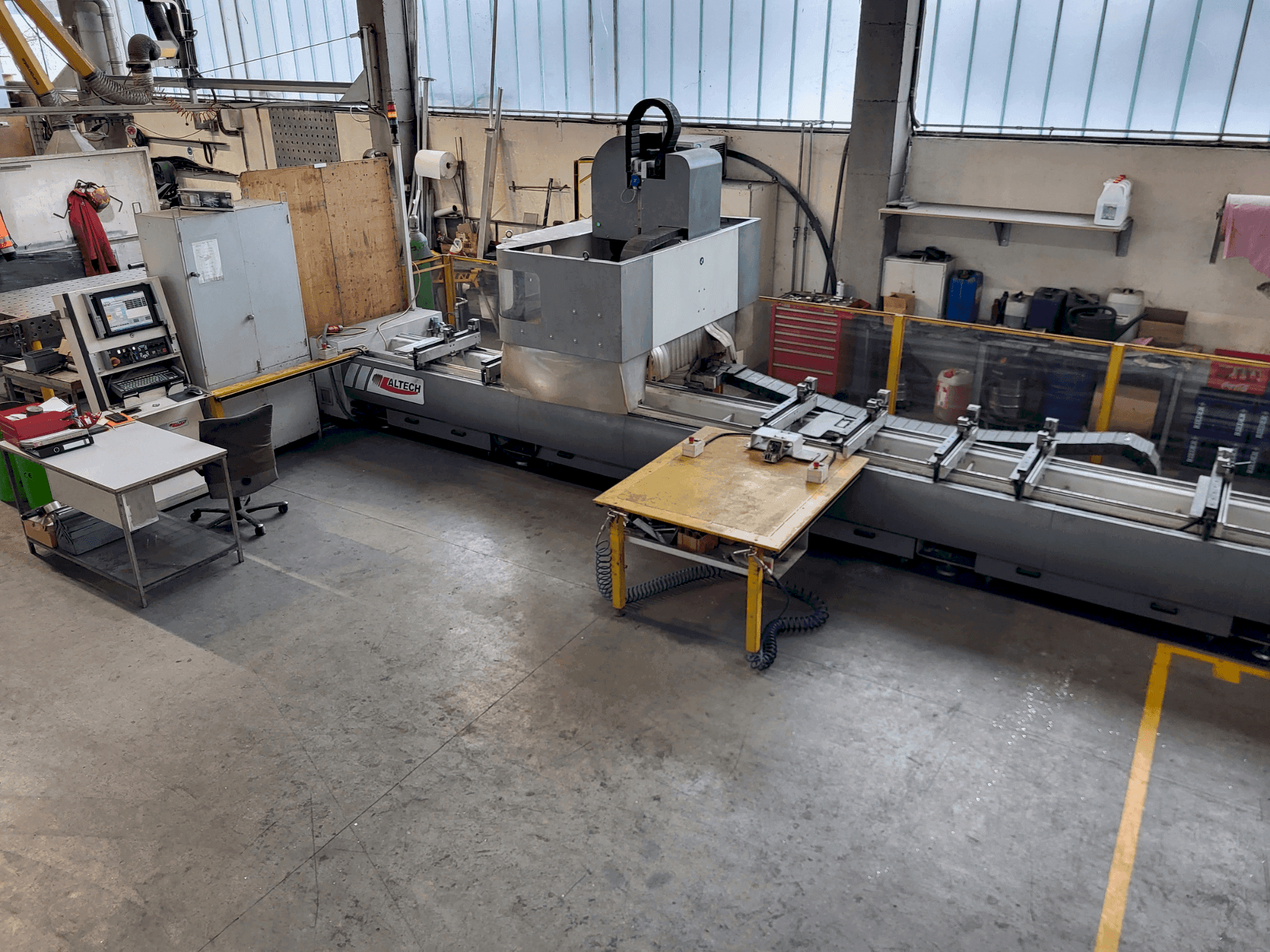 Čelní pohled na ALTECH Tango stroj