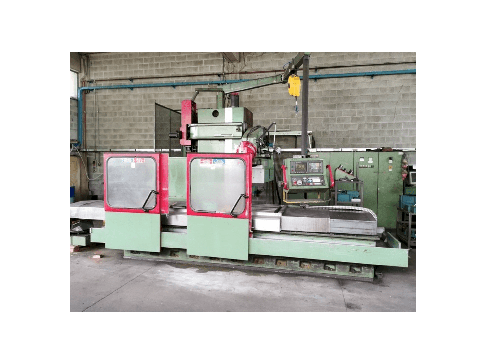 Čelní pohled na NOVAR CENTER 1000K 40 stroj