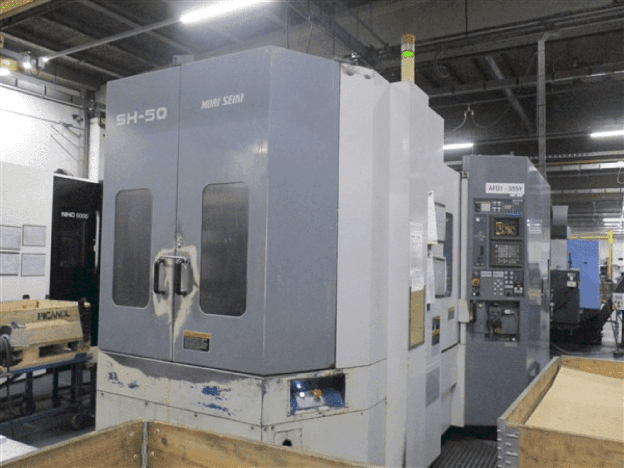 Čelní pohled na MORI SEIKI SH-50 stroj