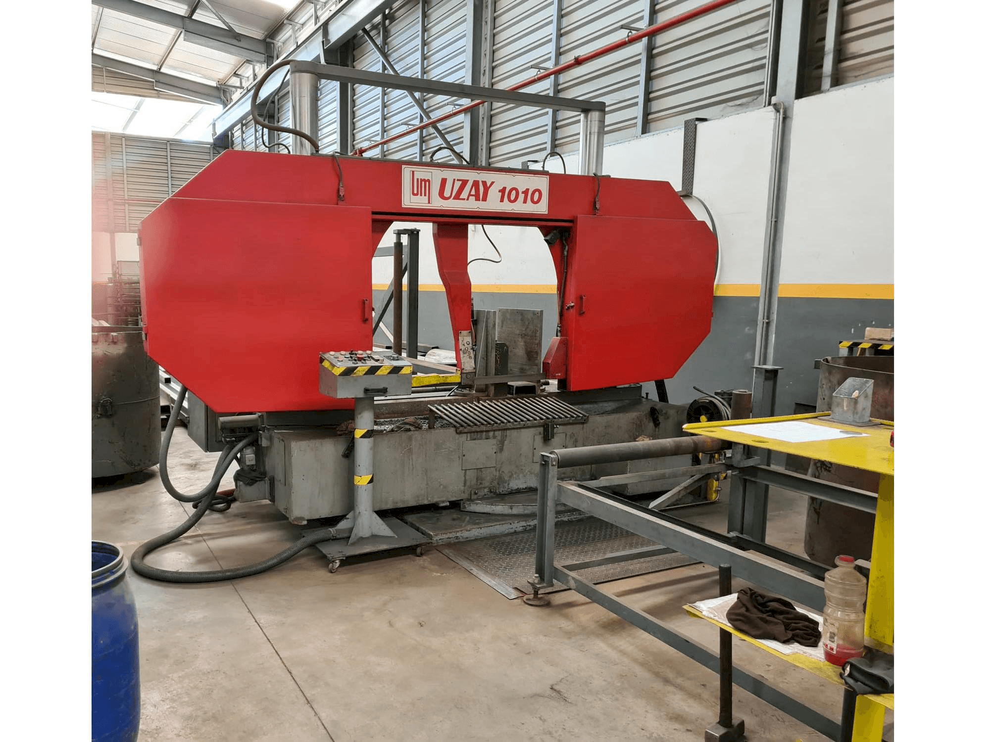 Čelní pohled na UZAY MAKINA UMSY 1010 stroj