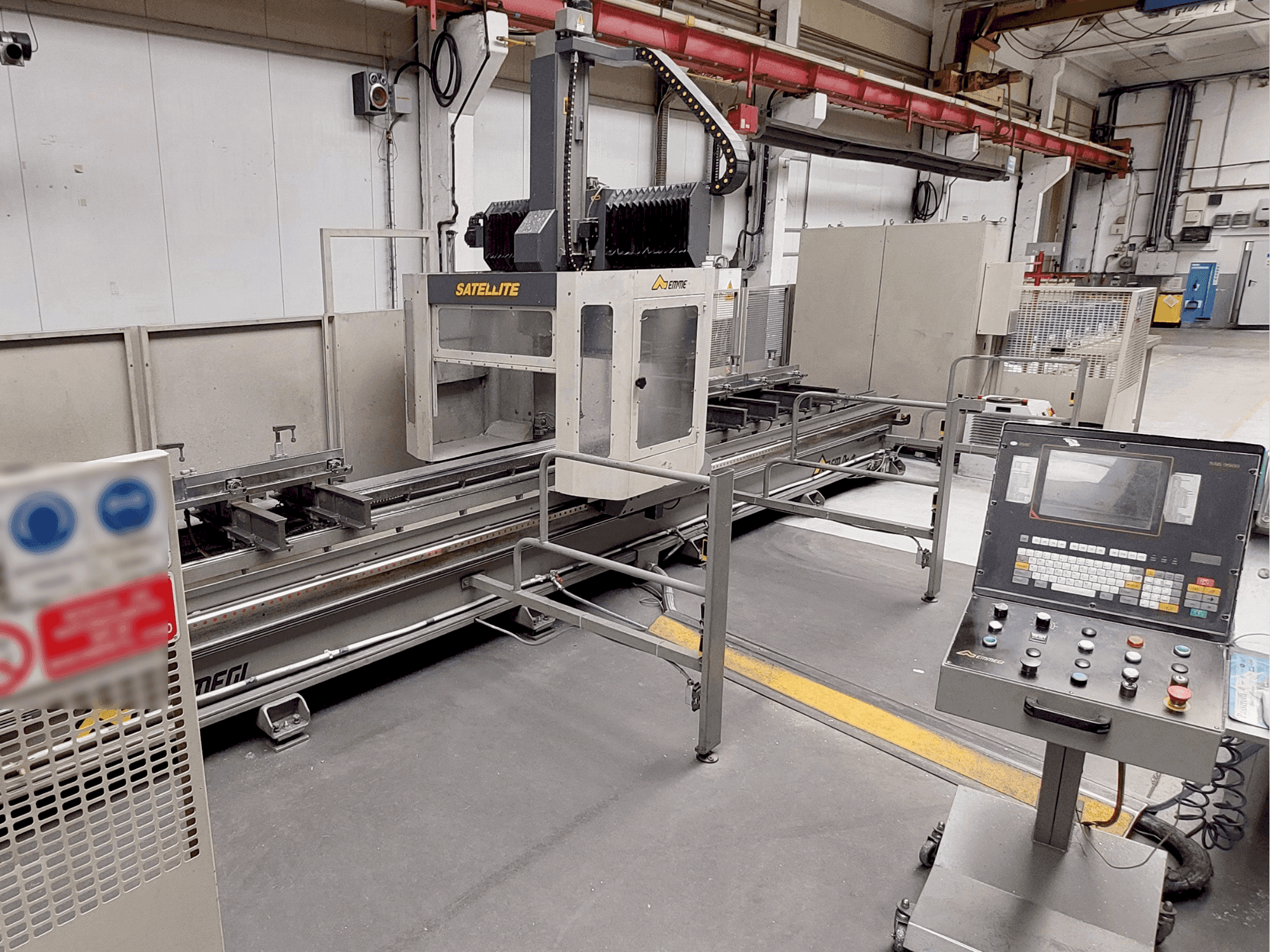 Čelní pohled na Emmegi Satellite TU6.5 stroj