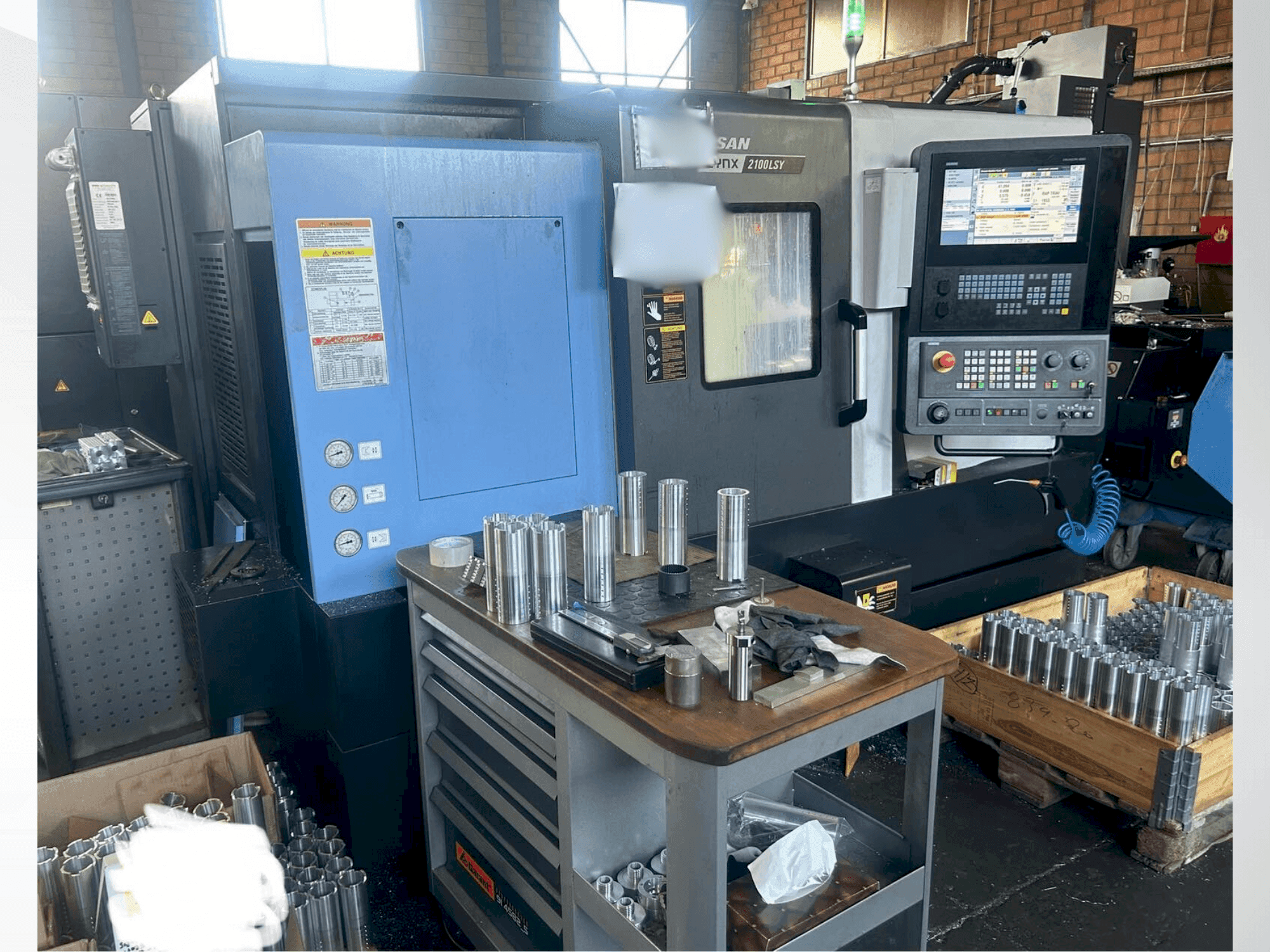 Čelní pohled na DOOSAN LYNX 2100LSYA stroj