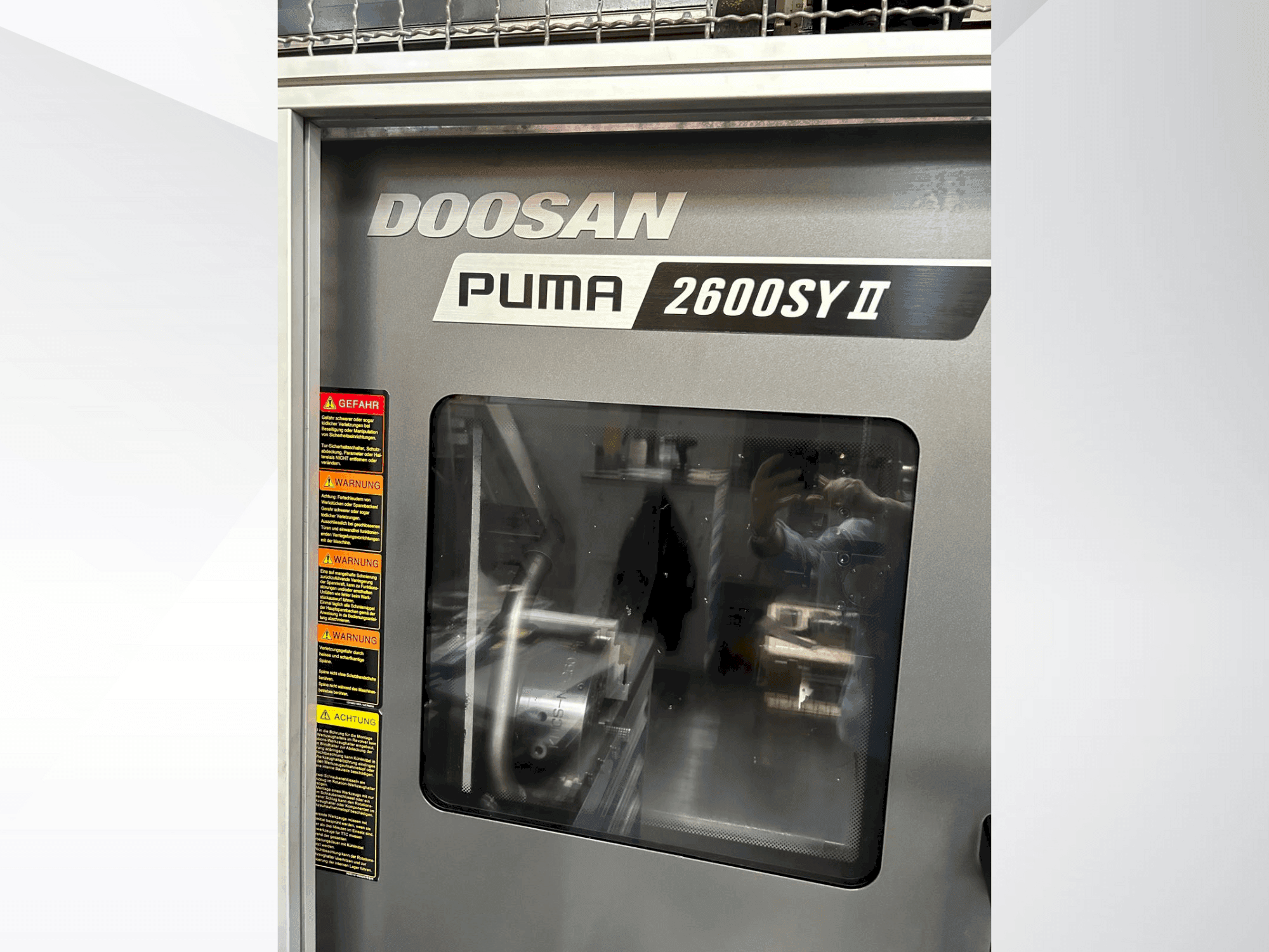 Čelní pohled na DOOSAN Puma 2600 SY II stroj
