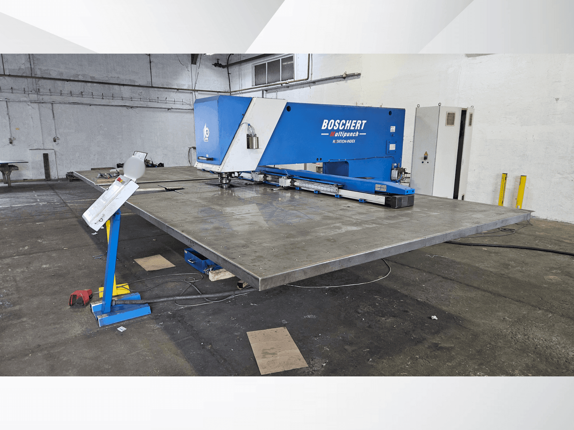 Čelní pohled na BOSCHERT Multipunch 1500 x 3000 stroj