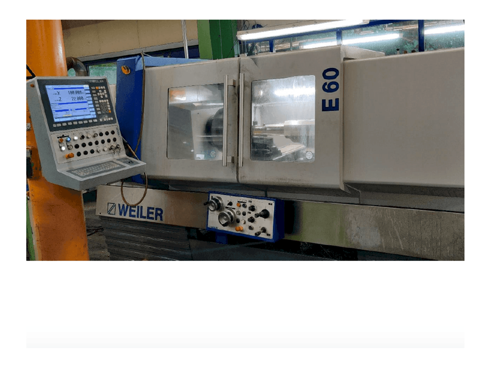Čelní pohled na Weiler E60 stroj